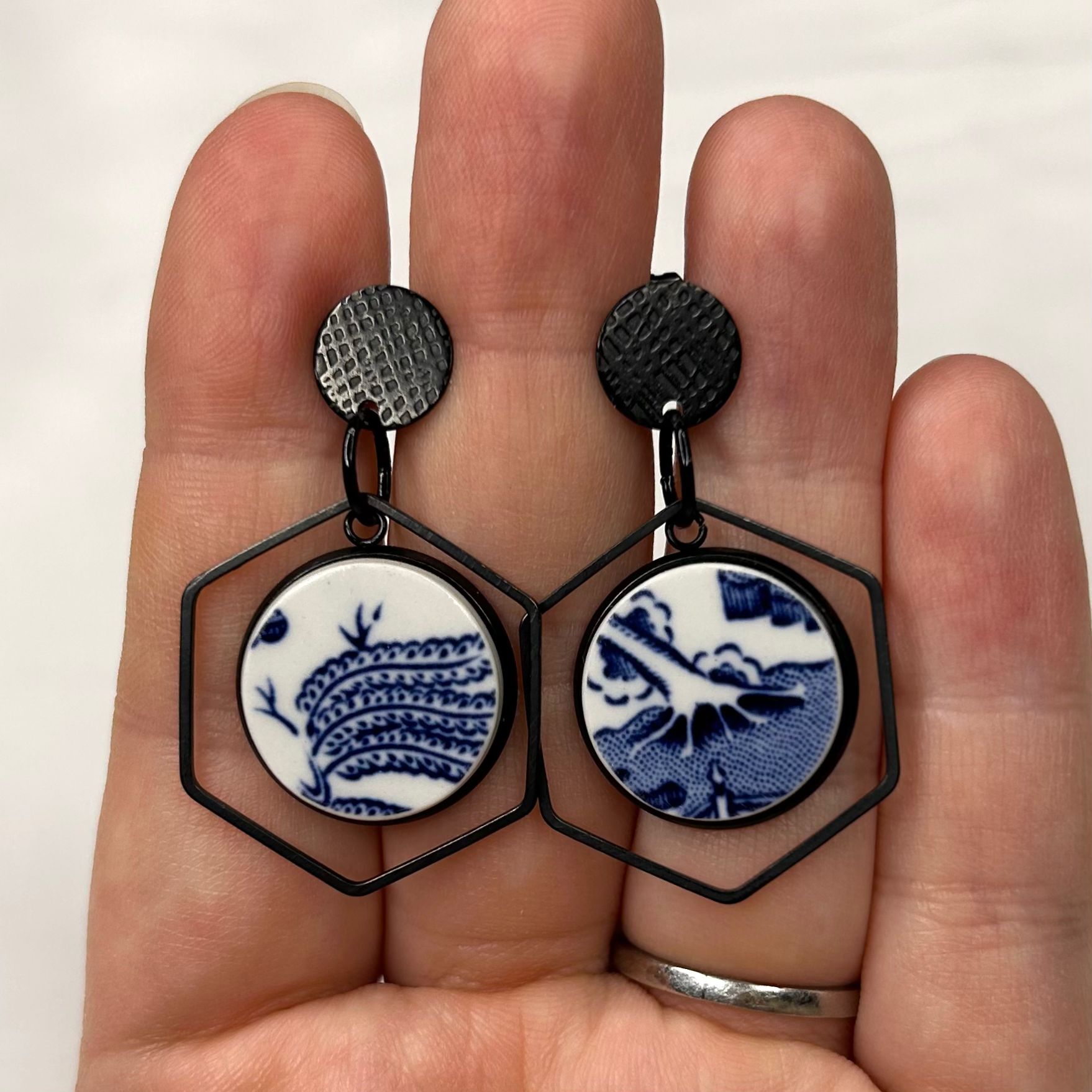 1960’s Churchill ‘Blue Willow’ Stud Dangly Earrings BM