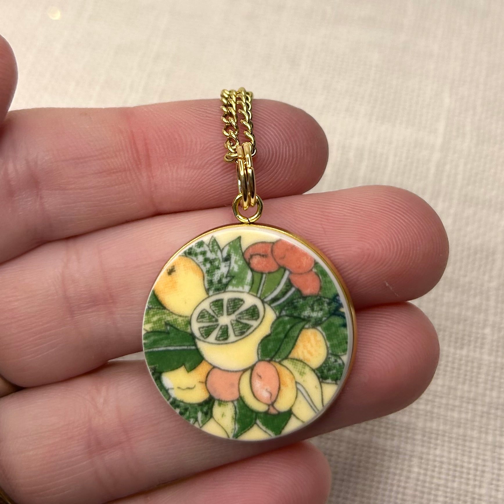 Royal Doulton Pendant Necklace Y
