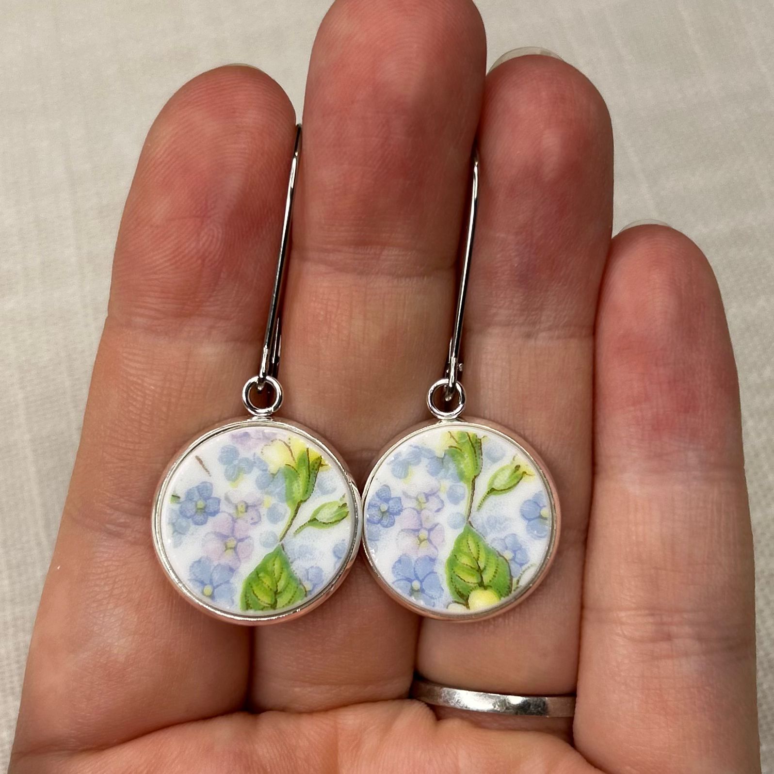 1925-45 Shelley ‘Primrose Chintz’ Kidney Wire Dangly Earrings SM