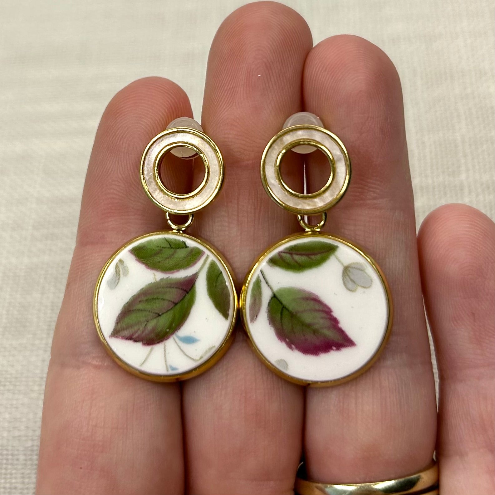 1950’s Tuscan China ‘Midnight Rose’ Stud Dangly Earrings Y
