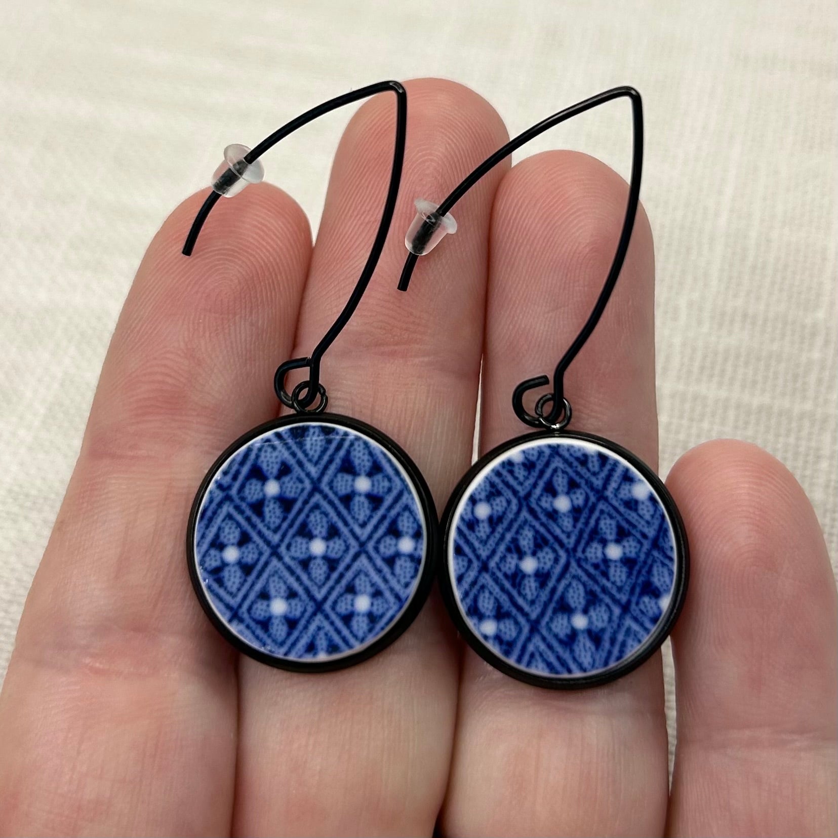 1950’s Wedgwood Hooks Dangly Earrings B