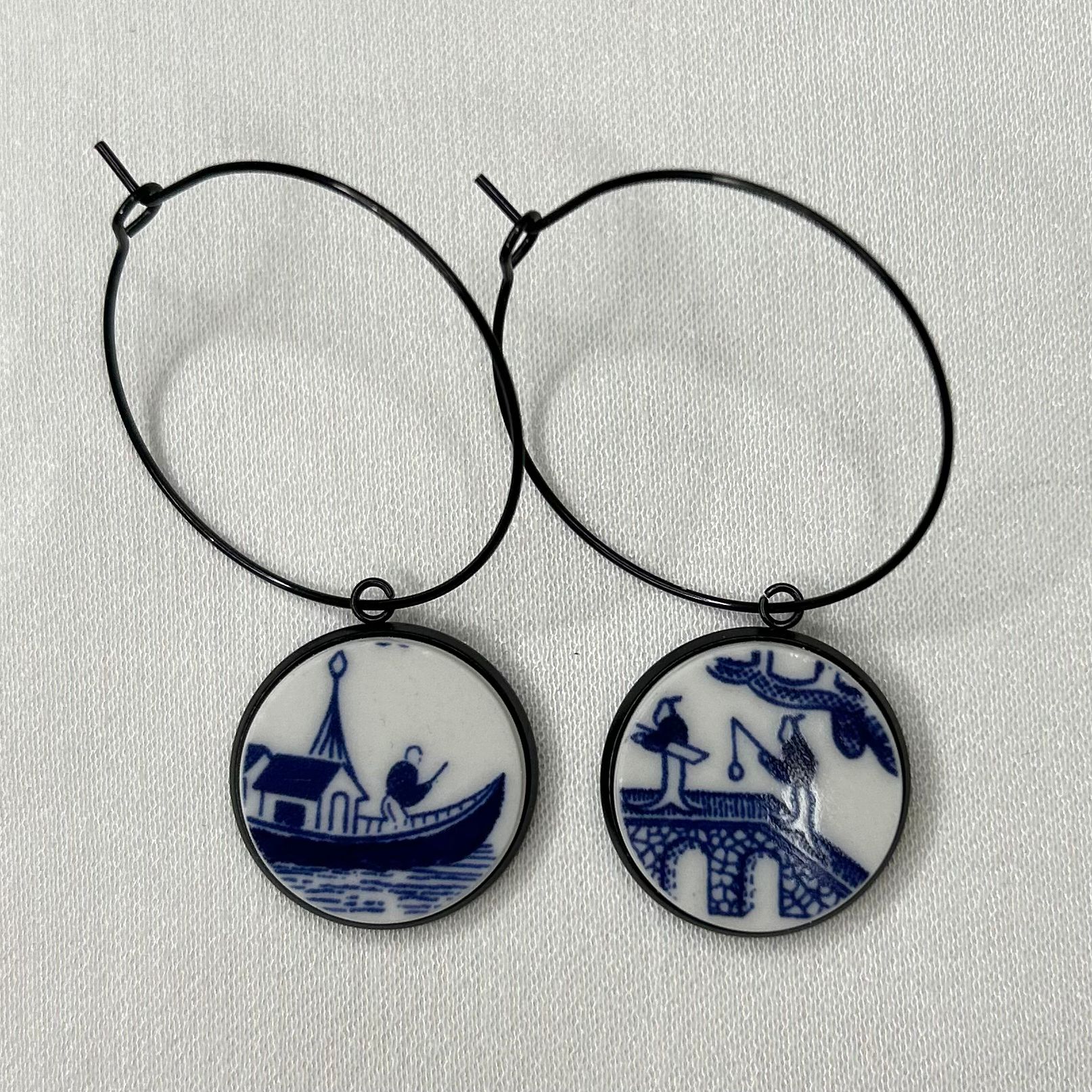 1960’s Churchill ‘Blue Willow’ Hoops Dangly Earrings BM