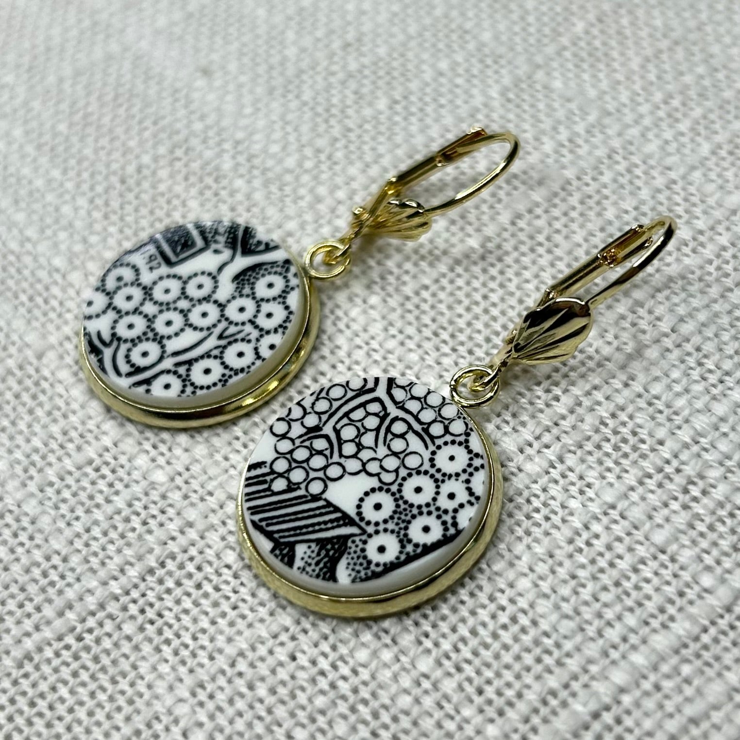 1980’s Churchill ‘Midnight Willow’ Leverback Dangly Earrings Y