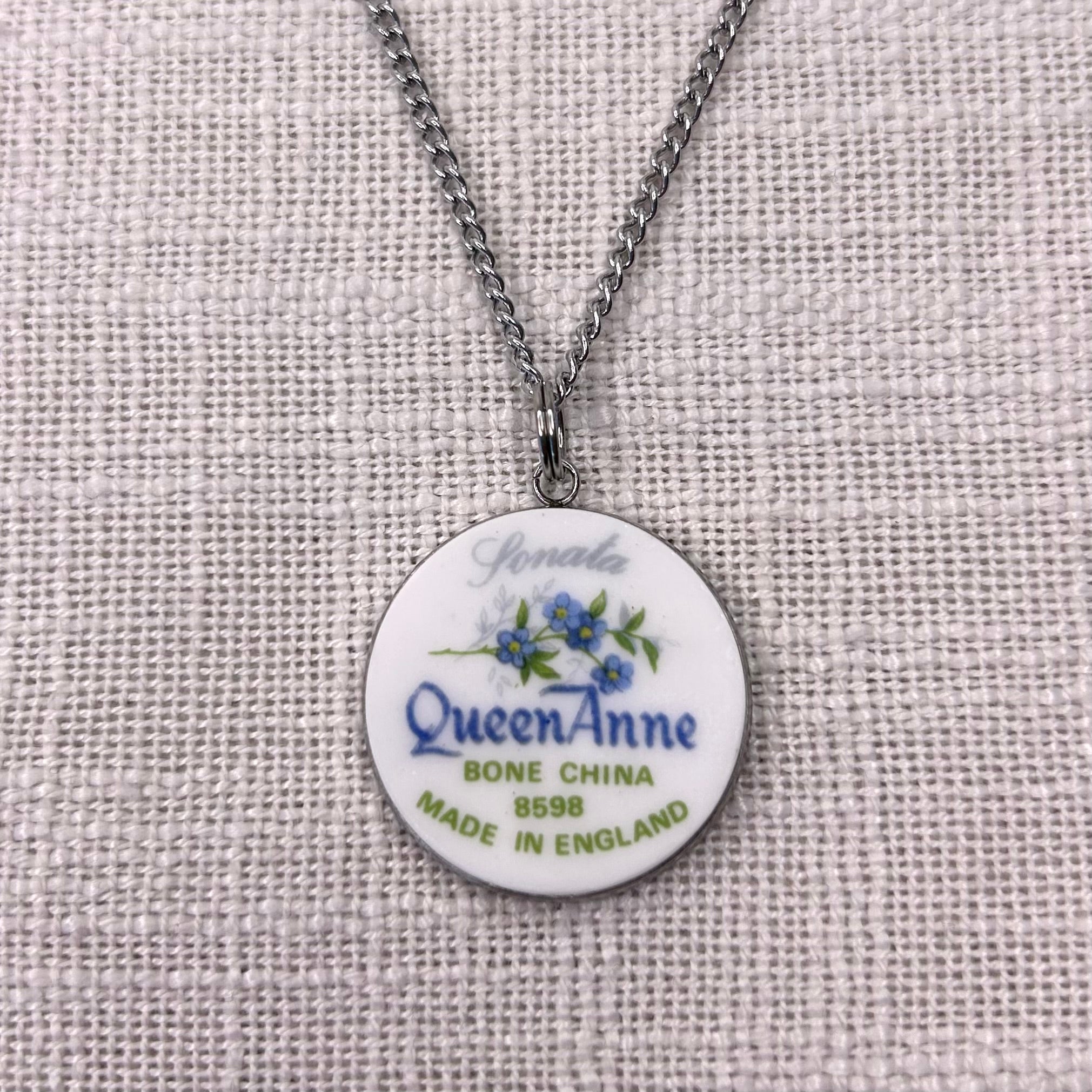 1950’s Queen Anne ‘Sonata’ Backstamp Pendant Necklace S