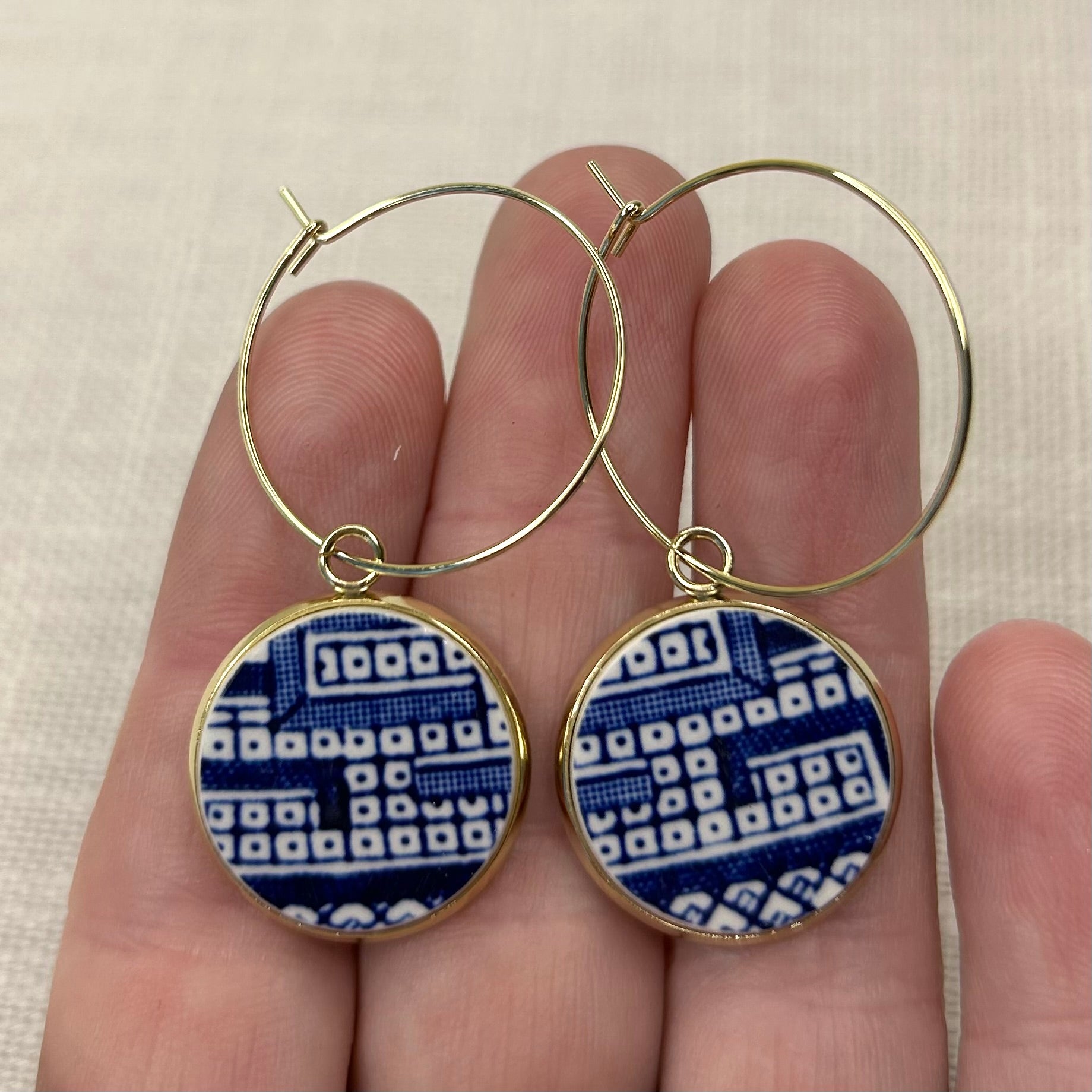 1960/70’s Churchill ‘Blue Willow’ Hoops Dangly Earrings Y