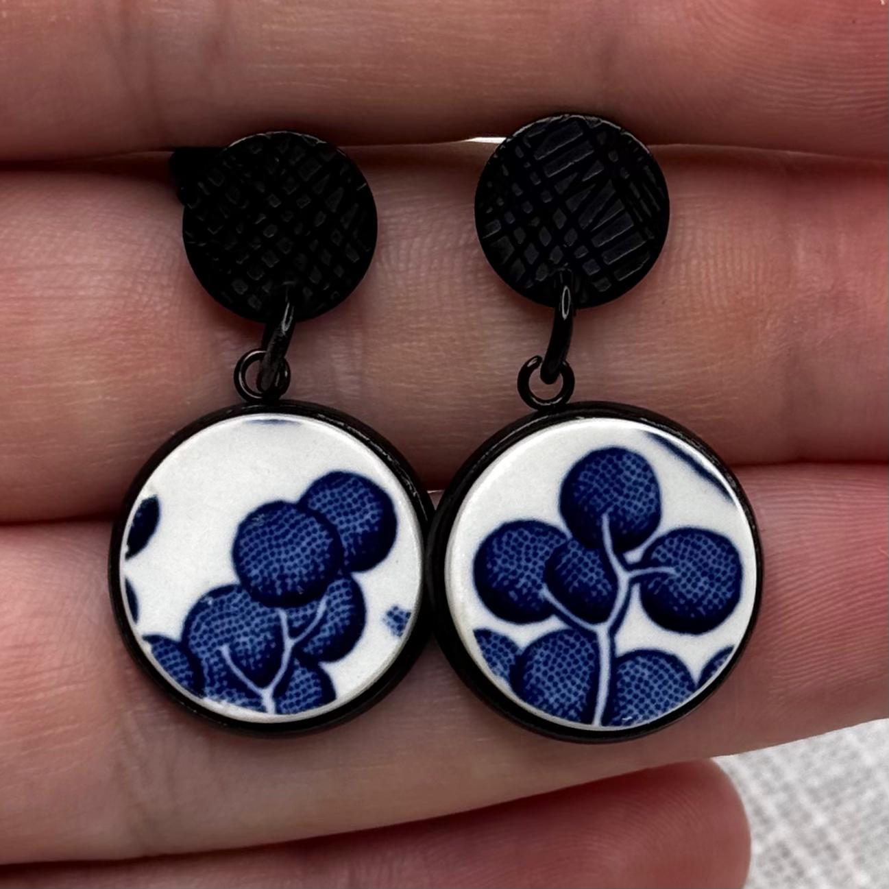 1960’s Churchill ‘Blue Willow’ Stud Dangly Earrings B