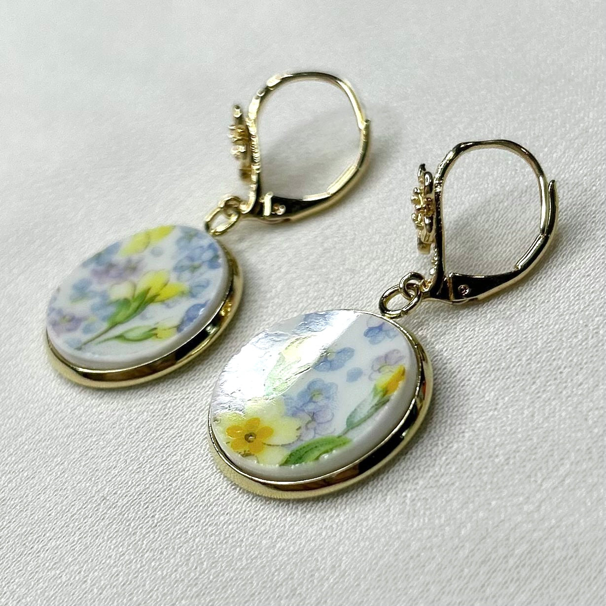 1925-45 Shelley ‘Primrose Chintz’ Leverback Dangly Earrings YM