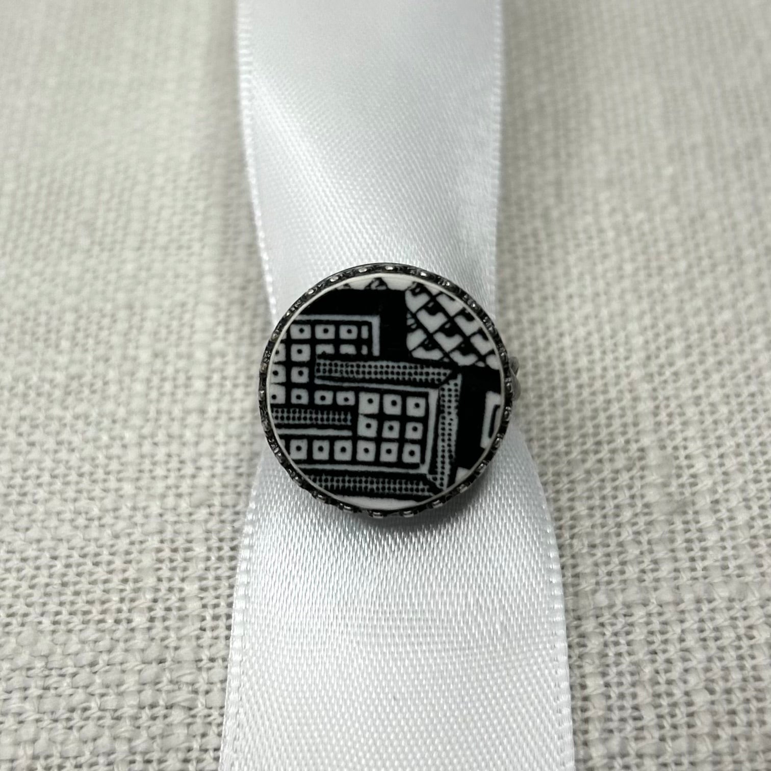1980’s Sterling Silver Churchill ‘Midnight Willow’ Adjustable Ring GM