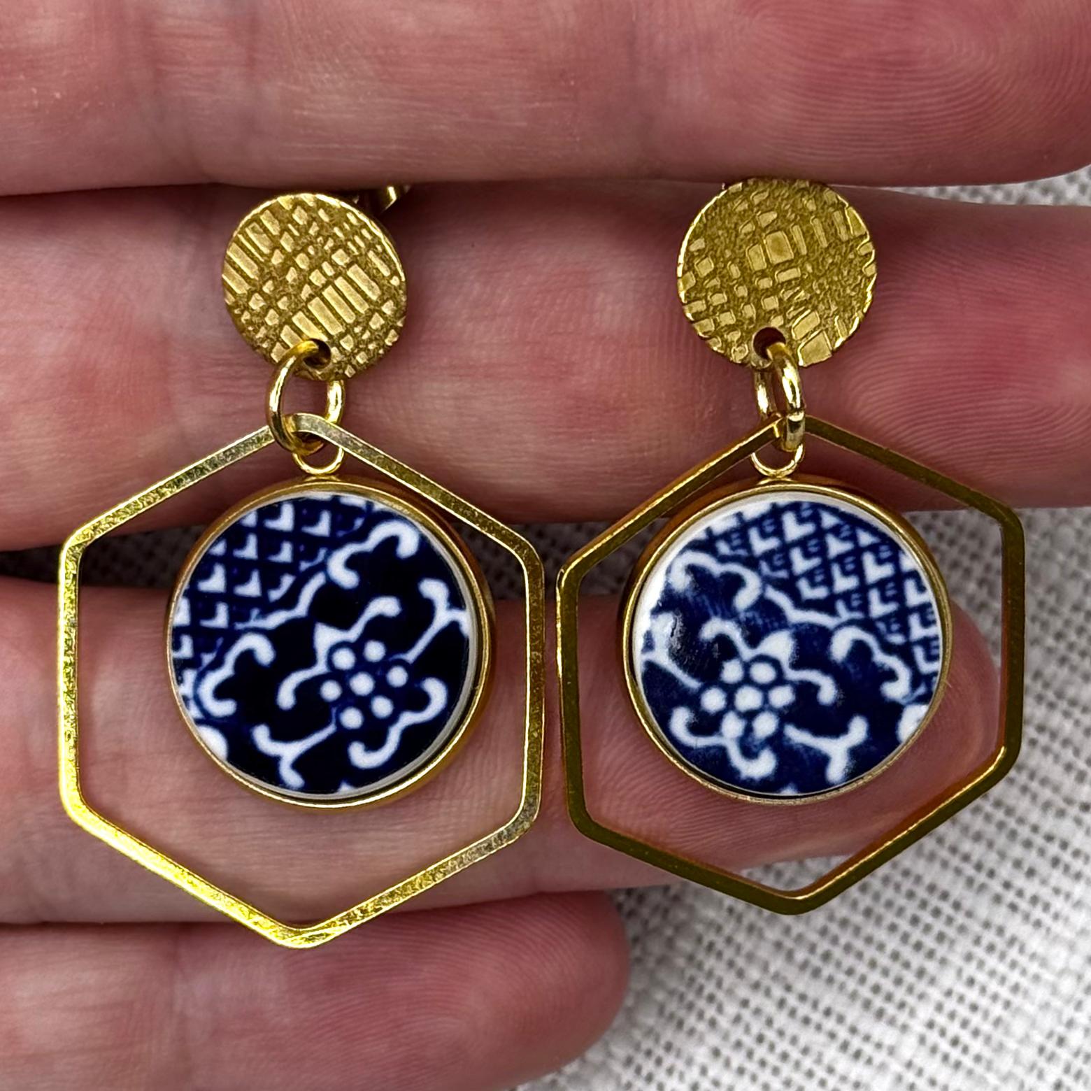1960’s Churchill ‘Blue Willow’ Stud Dangly Earrings Y