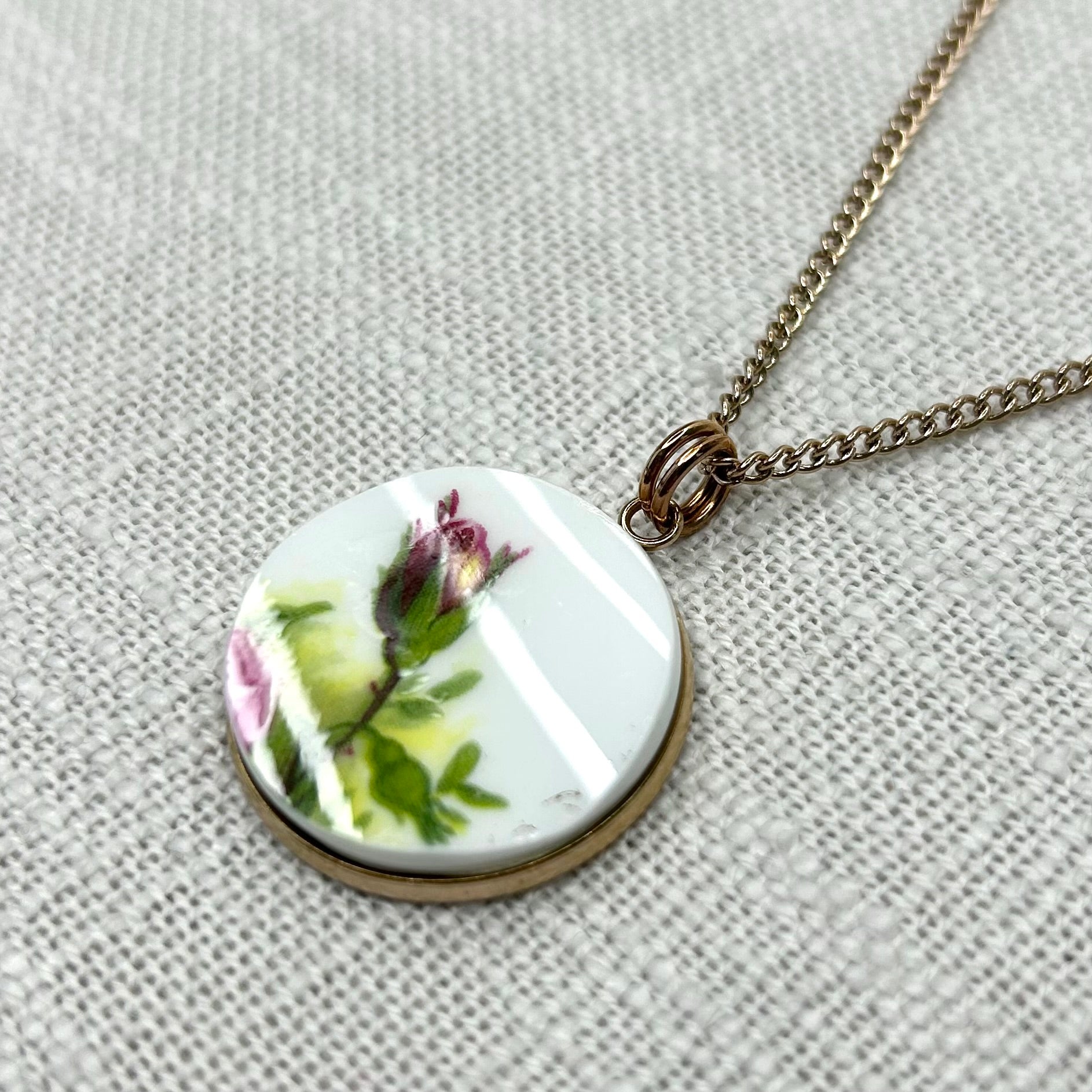 1962 Royal Albert ‘Old Country Roses’ Pendant Necklace R