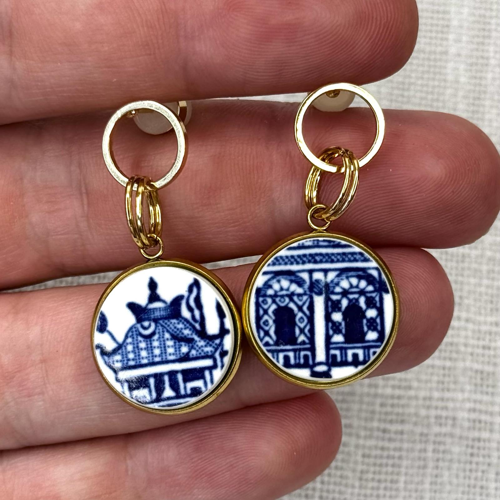 1960’s Churchill ‘Blue Willow’ Stud Dangly Earrings Y