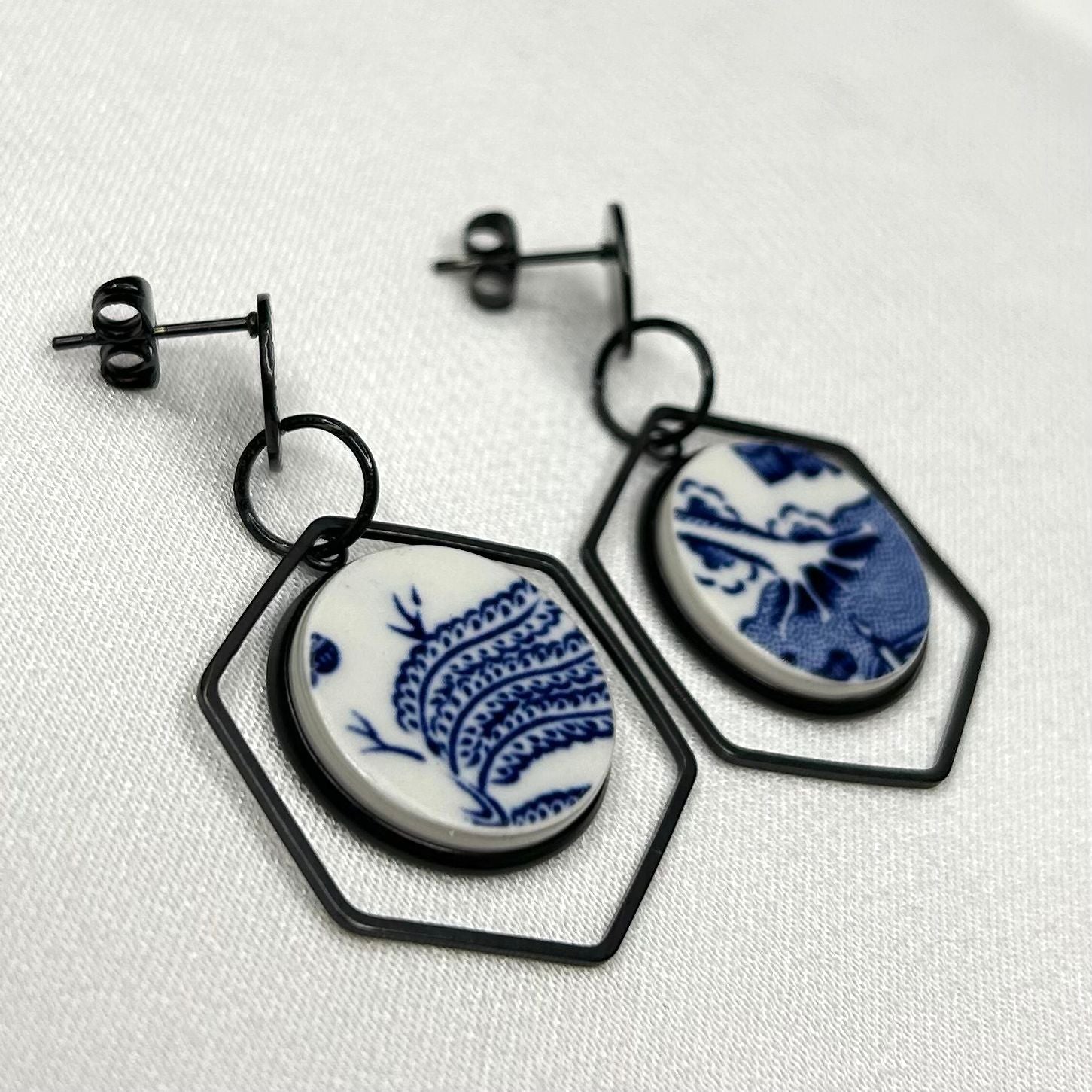 1960’s Churchill ‘Blue Willow’ Stud Dangly Earrings BM