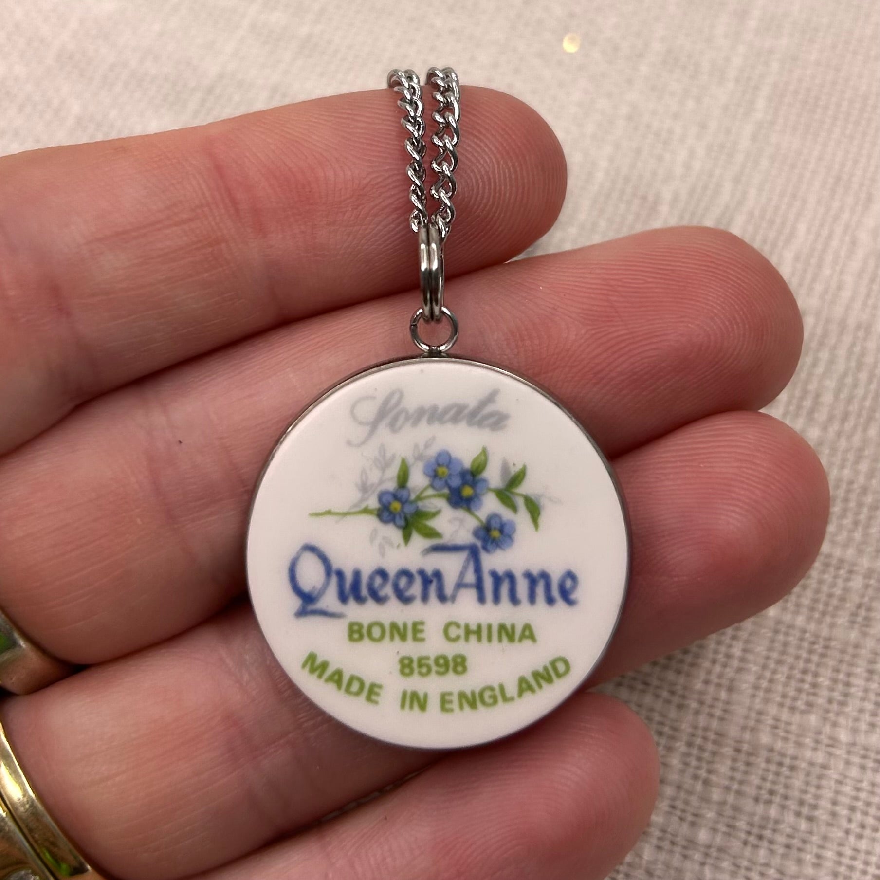 1950’s Queen Anne ‘Sonata’ Backstamp Pendant Necklace S