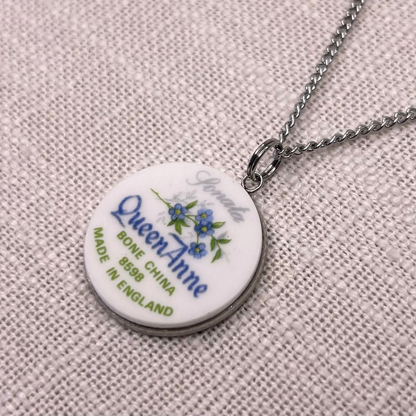 1950’s Queen Anne ‘Sonata’ Backstamp Pendant Necklace S