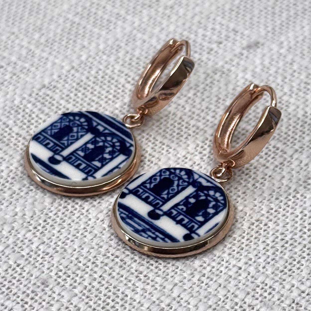 1960’s Churchill ‘Blue Willow’ Huggies Dangly Earrings R