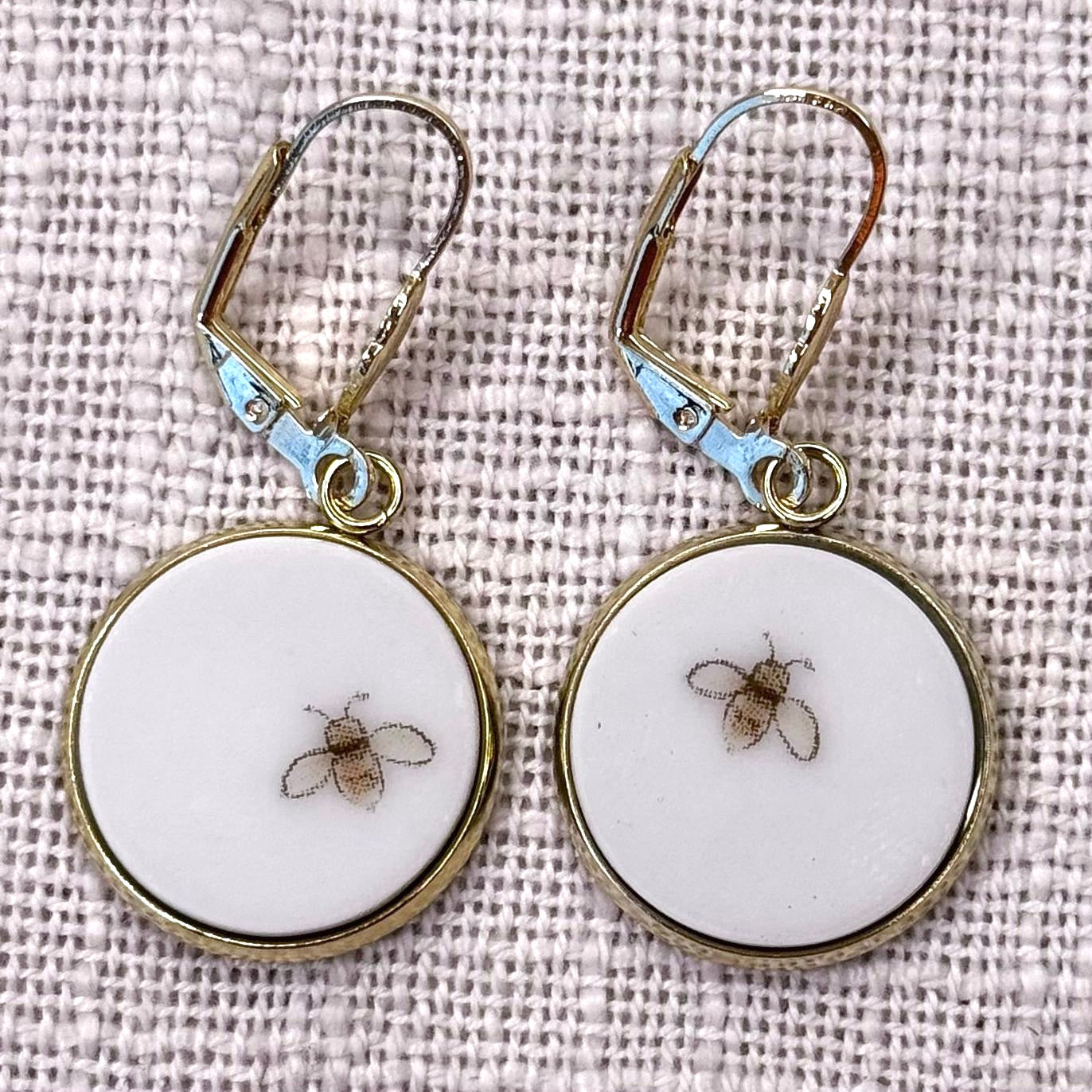 2000’s Bee Leverback Dangly Earrings YM