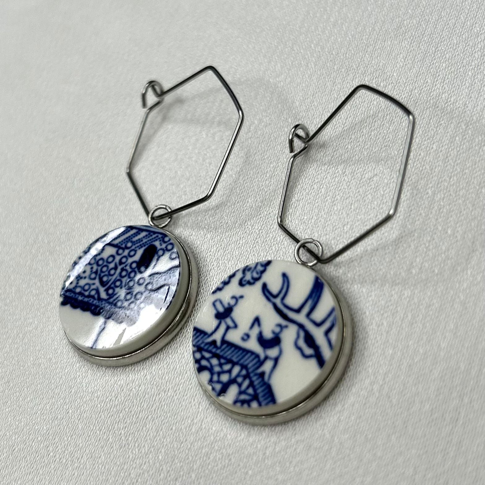 1960’s Churchill ‘Blue Willow’ Hoops Dangly Earrings SM