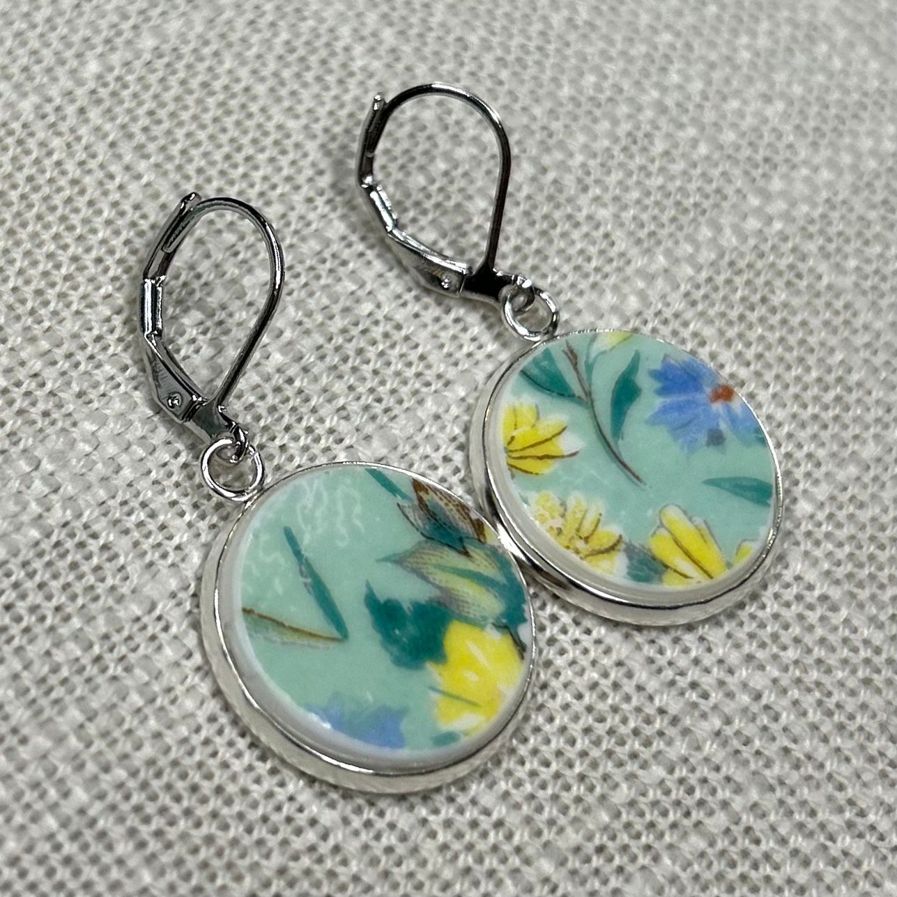 1935-45 Shelley ‘Melody’ Leverback Dangly Earrings SM