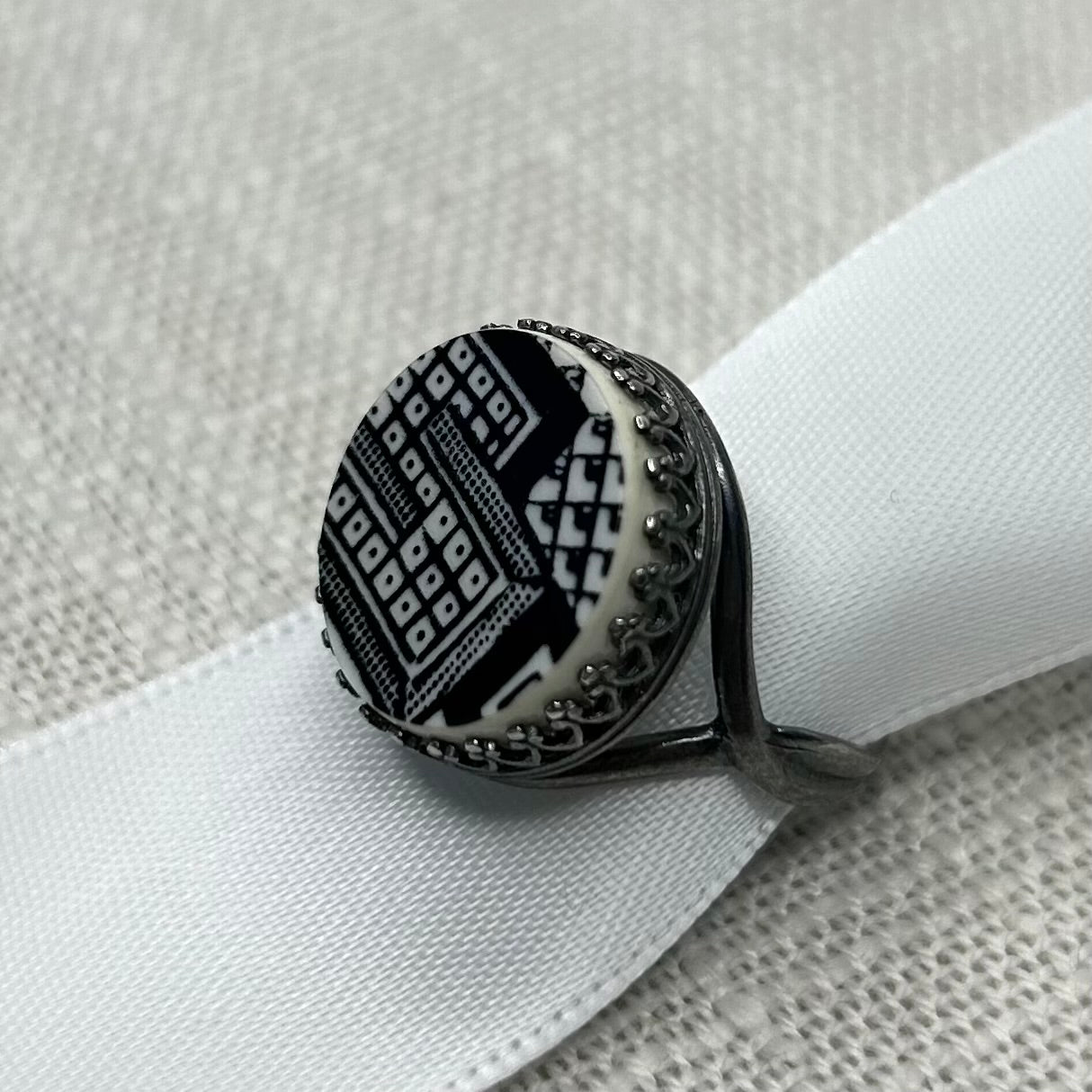 1980’s Sterling Silver Churchill ‘Midnight Willow’ Adjustable Ring GM