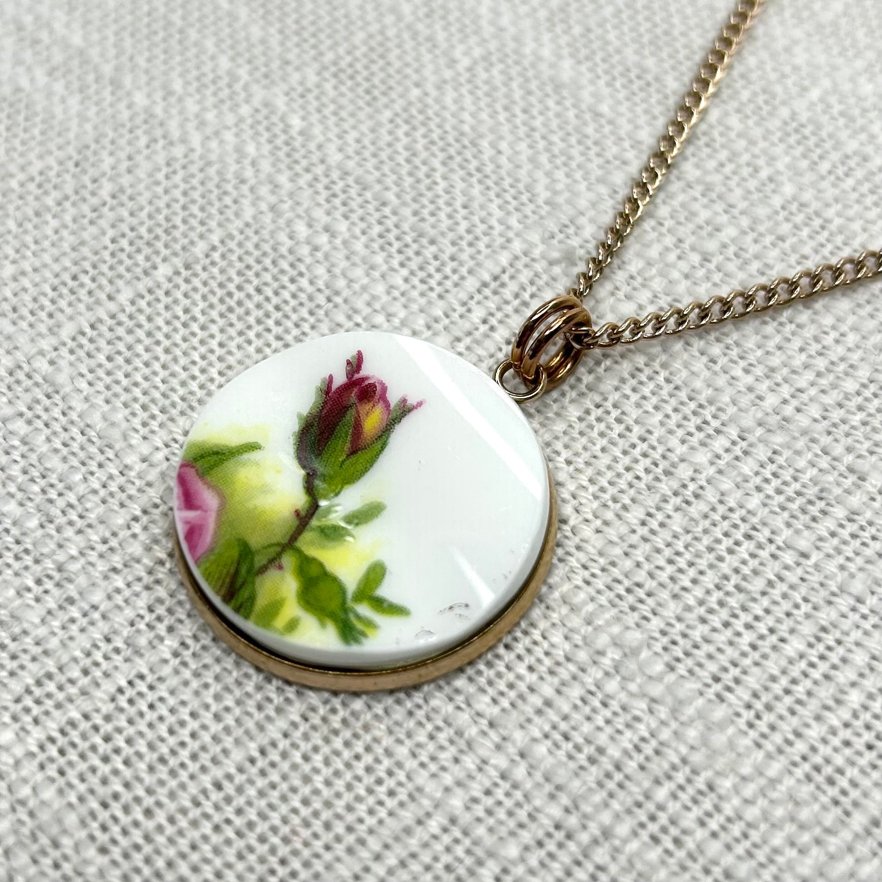1962 Royal Albert ‘Old Country Roses’ Pendant Necklace R