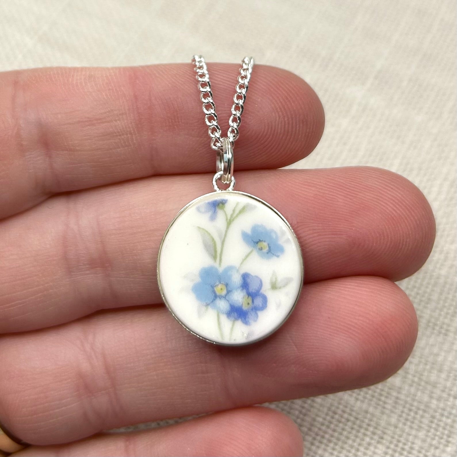 1965 Royal Albert ‘Memory Lane’ Sterling Silver Pendant Necklace