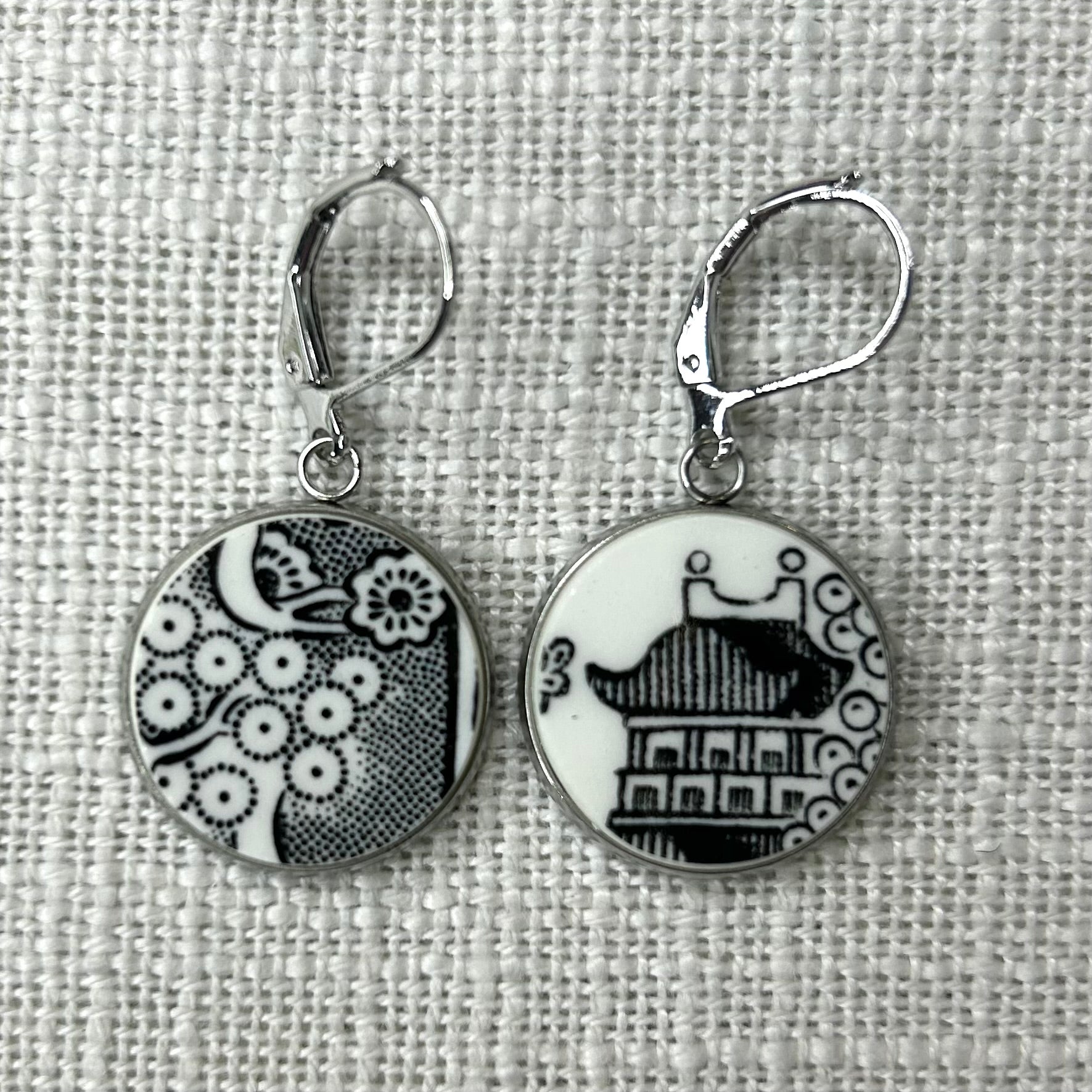 1980’s Churchill ‘Midnight Willow’ Leverback Dangly Earrings S