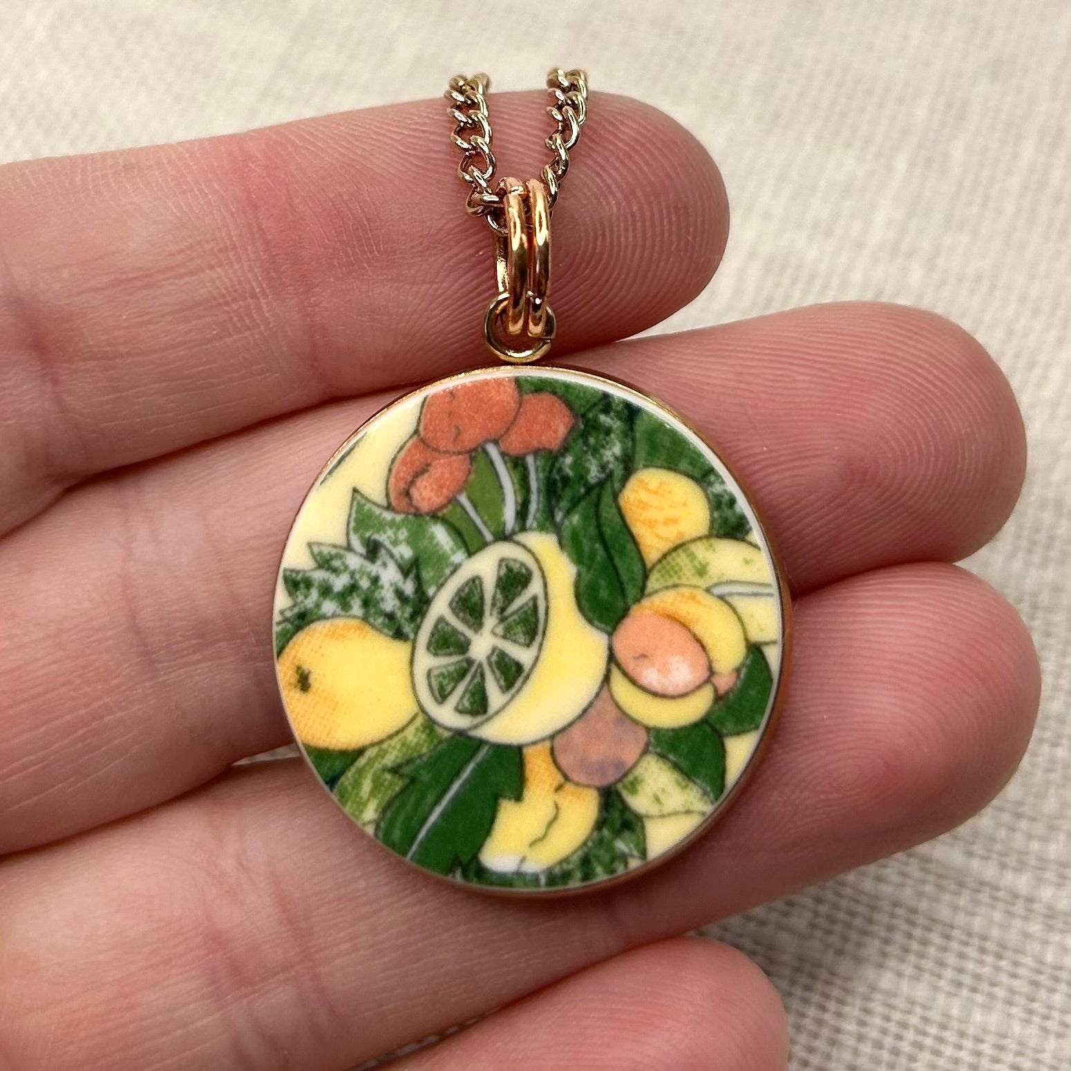 Royal Doulton Pendant Necklace R
