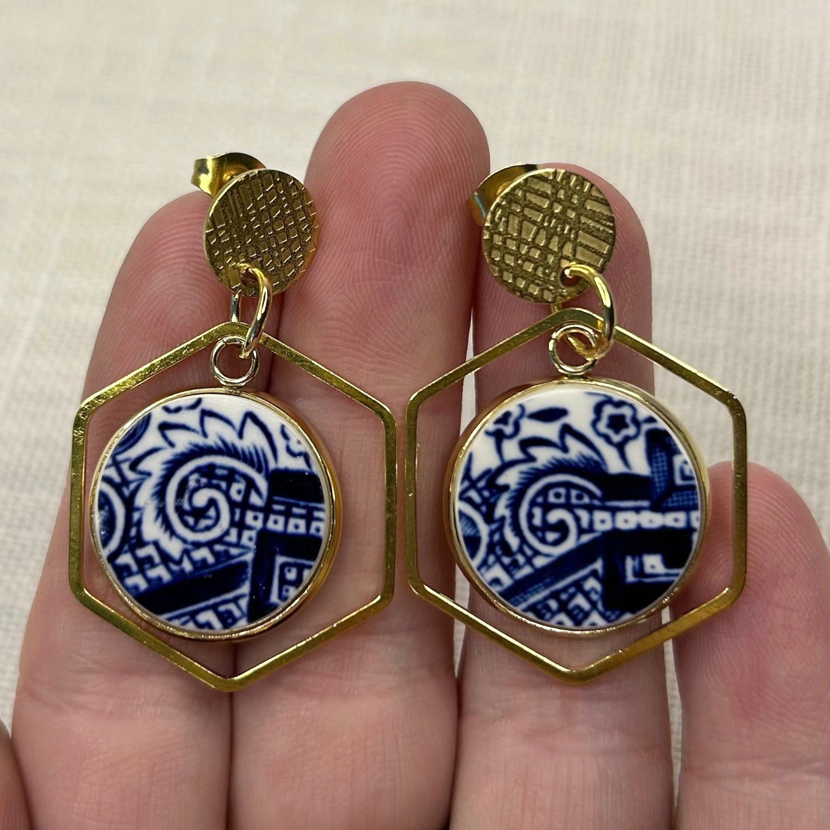 1960/70’s Churchill ‘Blue Willow’ Stud Dangly Earrings Y