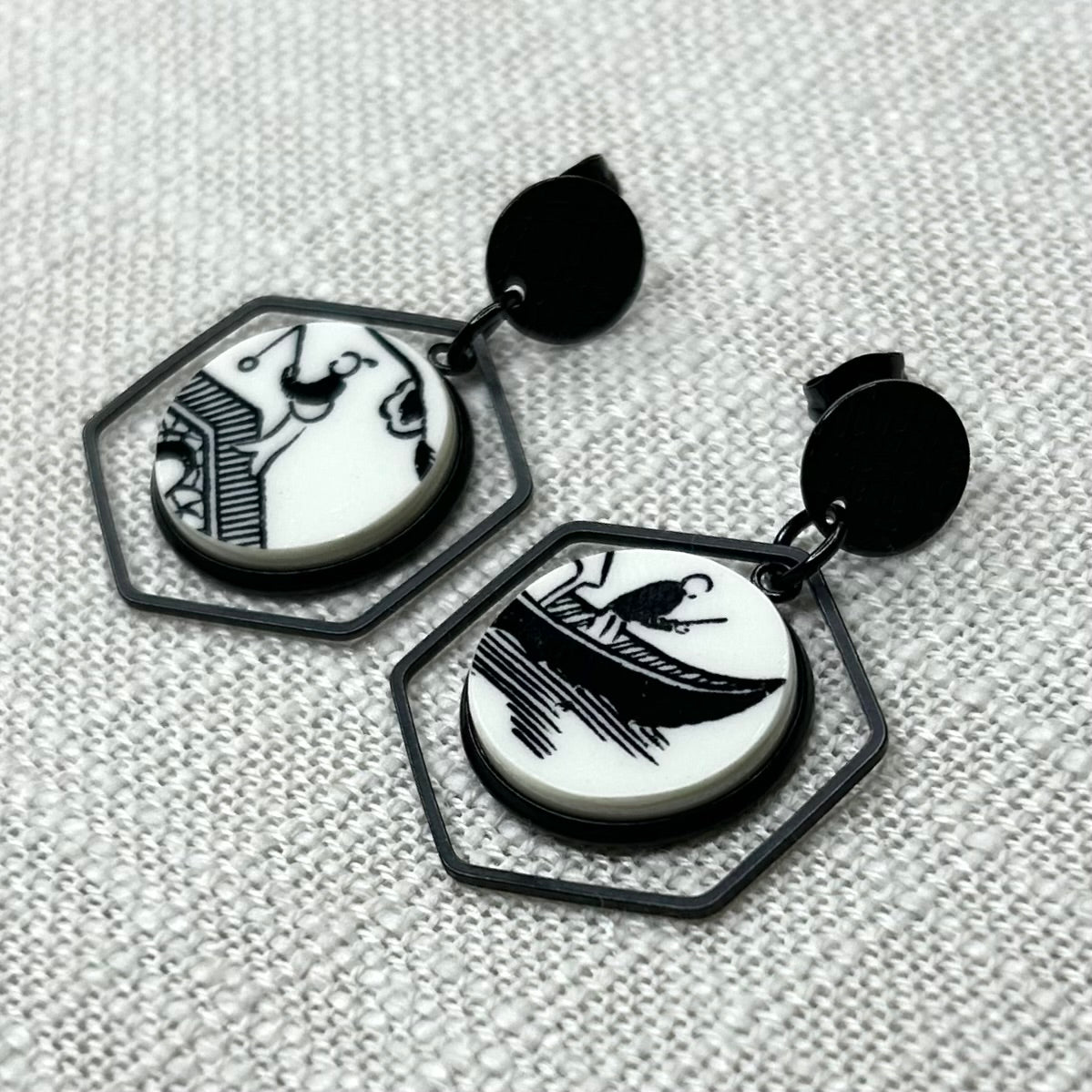 1980’s Churchill ‘Midnight Willow’ Stud Dangly Earrings B