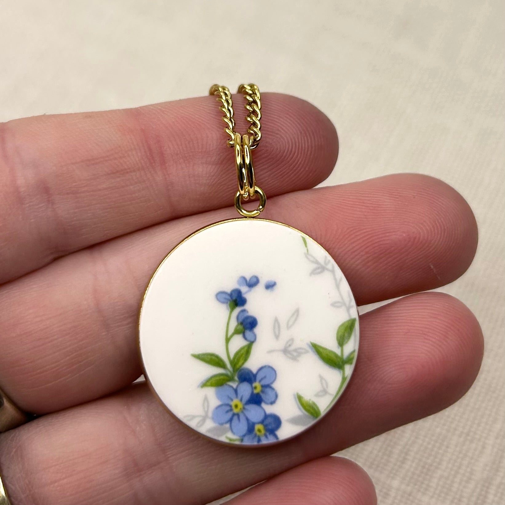 1950’s Queen Anne ‘Sonata’ Pendant Necklace Y