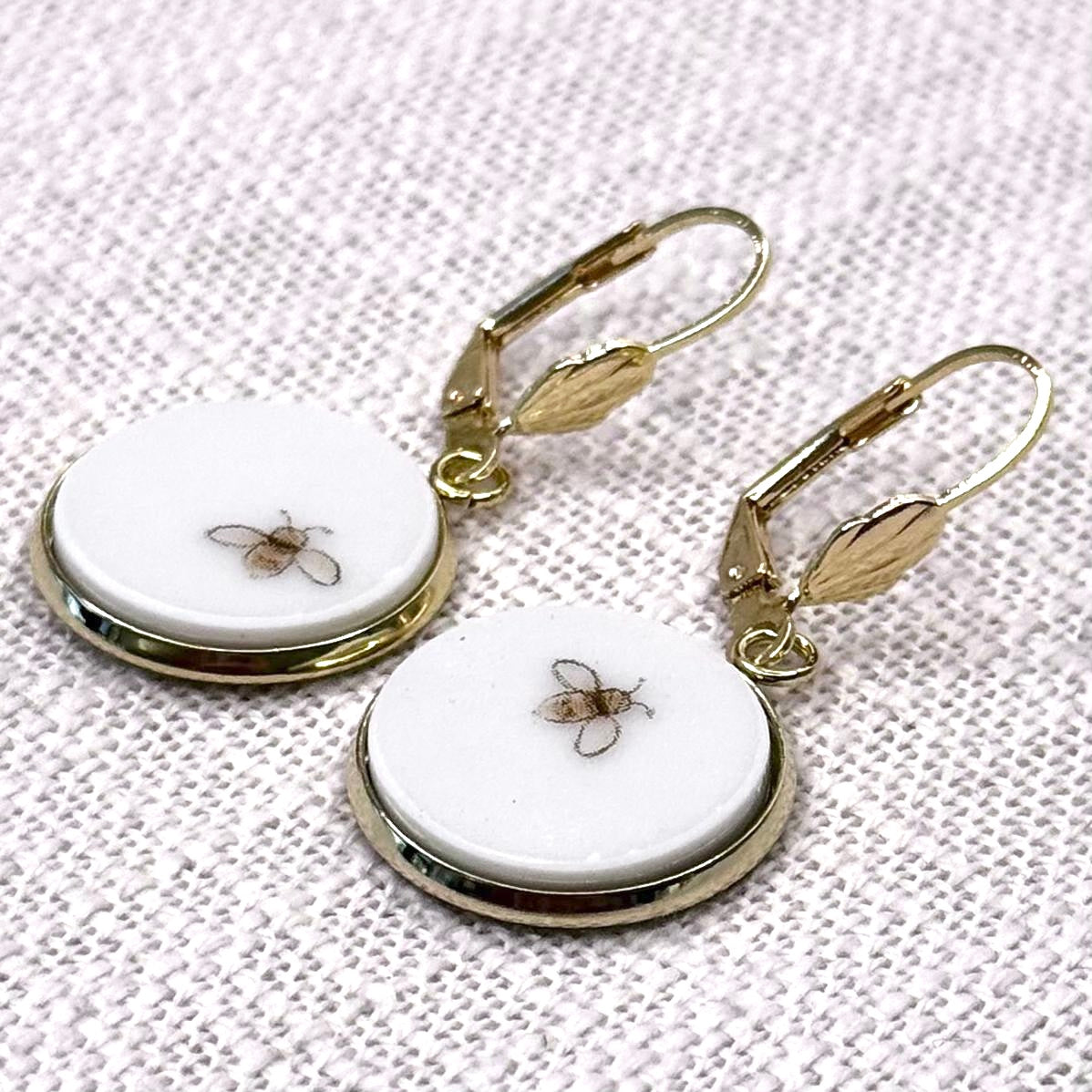 2000’s Bee Leverback Dangly Earrings YM