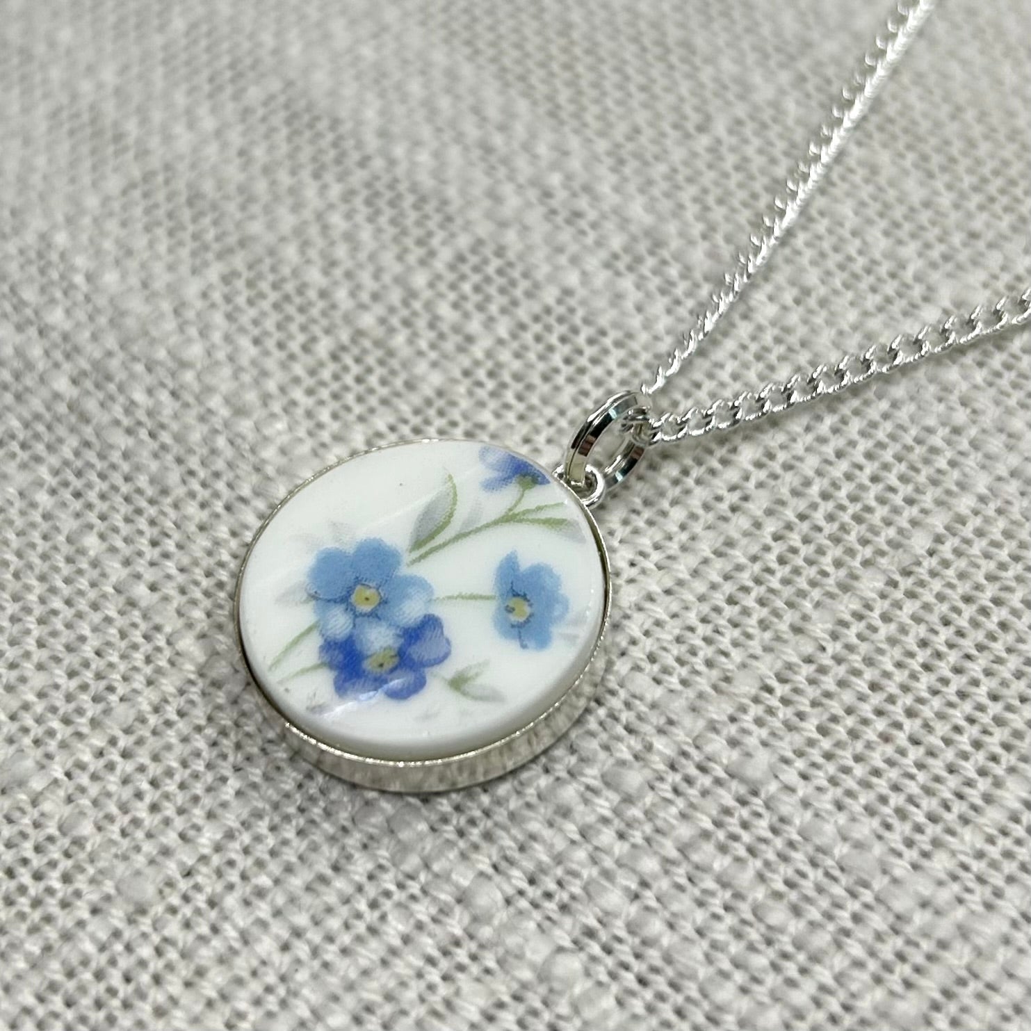 1965 Royal Albert ‘Memory Lane’ Sterling Silver Pendant Necklace