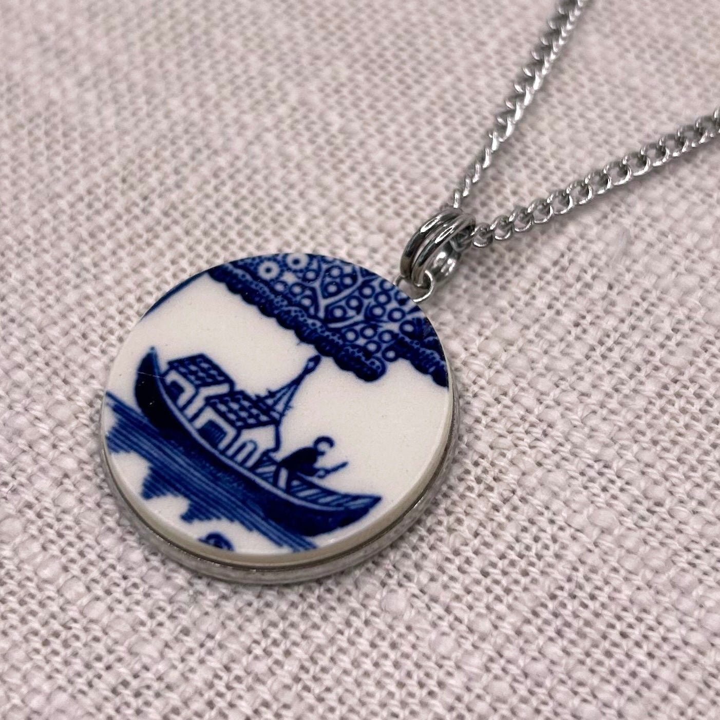 1960’s Churchill ‘Blue Willow’ Pendant Necklace S