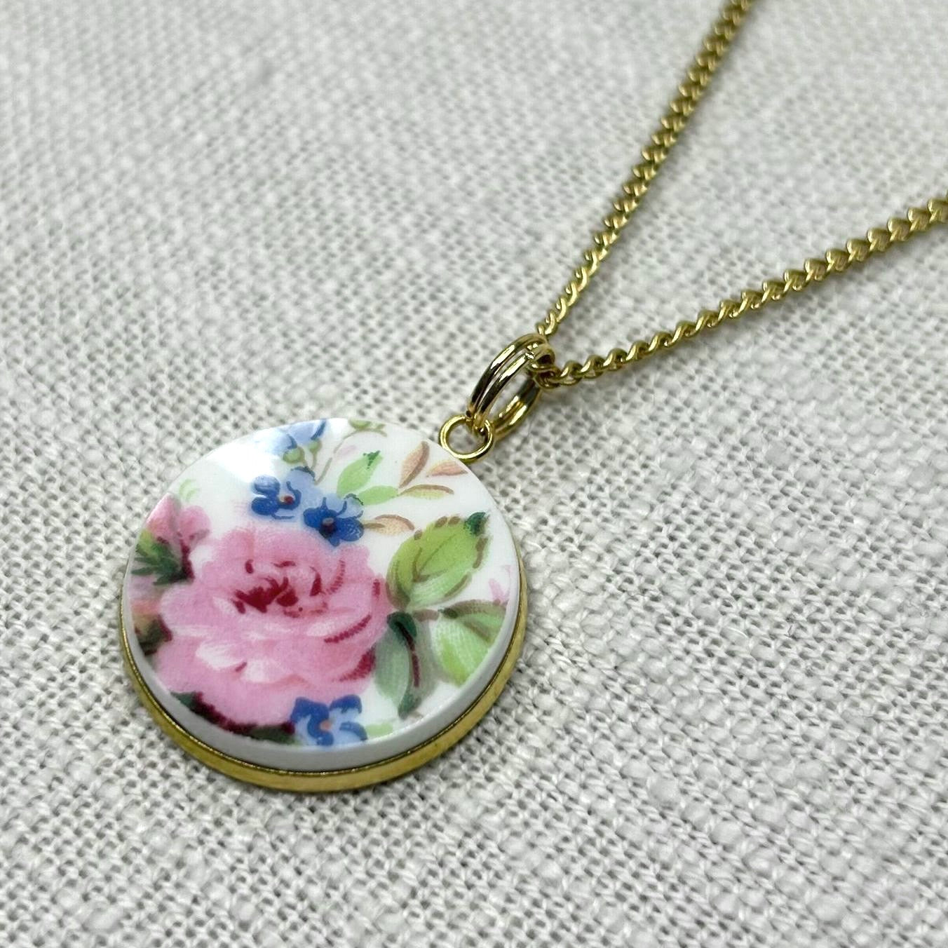 1947 Royal Albert ‘Moss Rose’ Pendant Necklace Y
