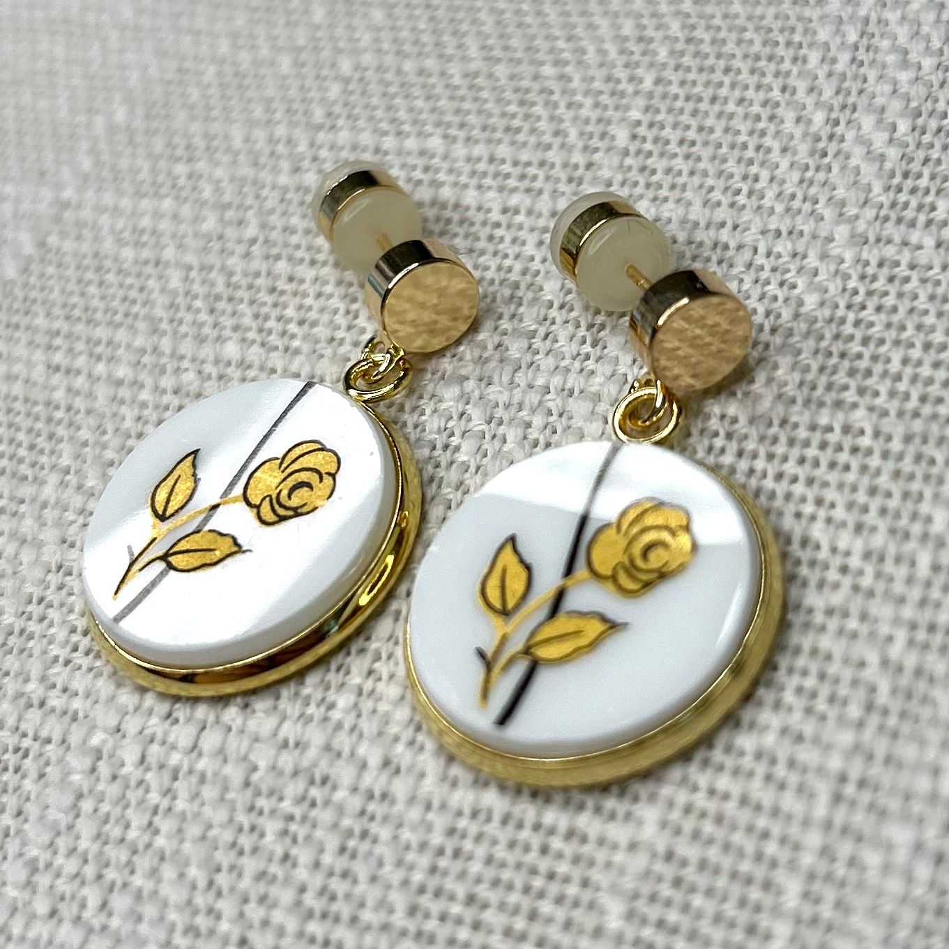 1960’s Elizabethan China Stud Dangly Earrings YM