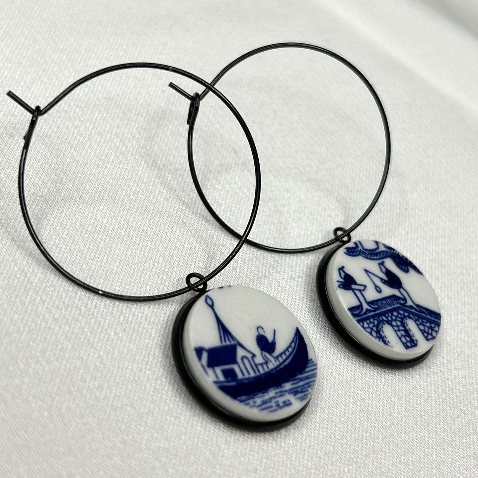 1960’s Churchill ‘Blue Willow’ Hoops Dangly Earrings BM