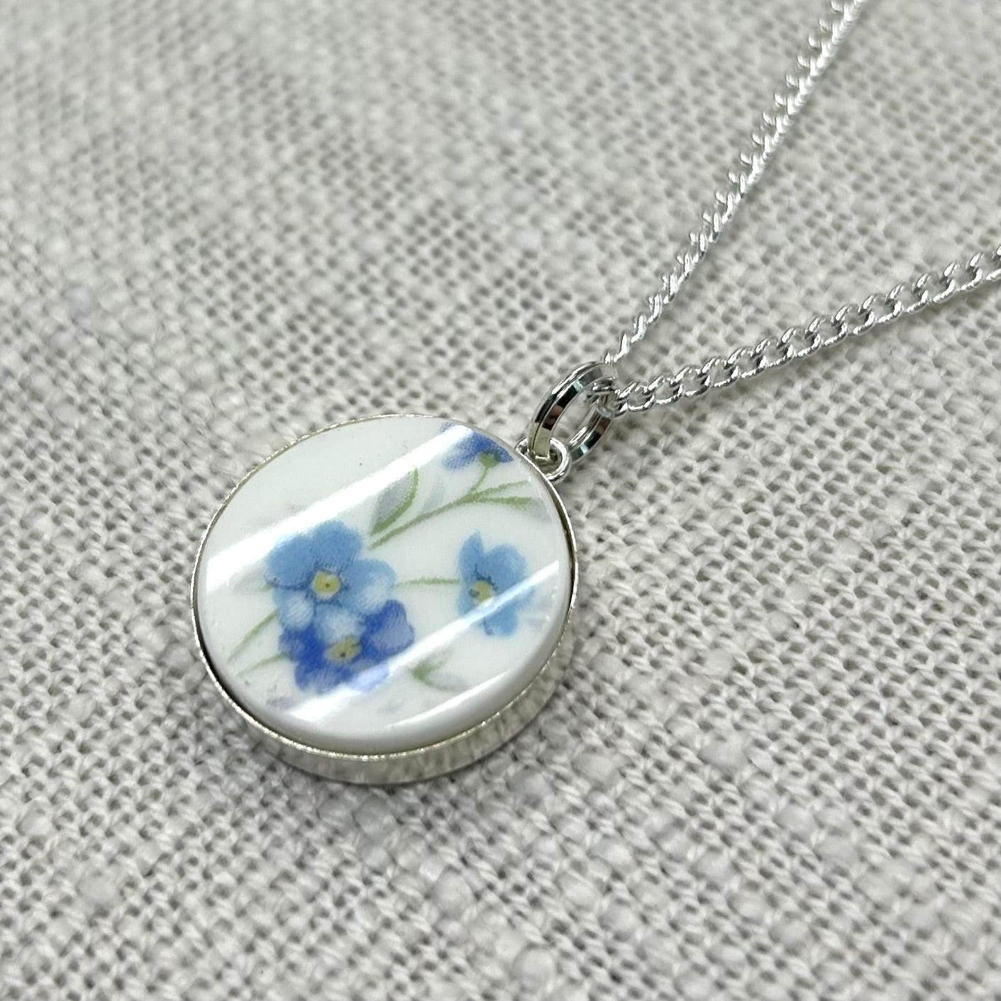 1965 Royal Albert ‘Memory Lane’ Sterling Silver Pendant Necklace