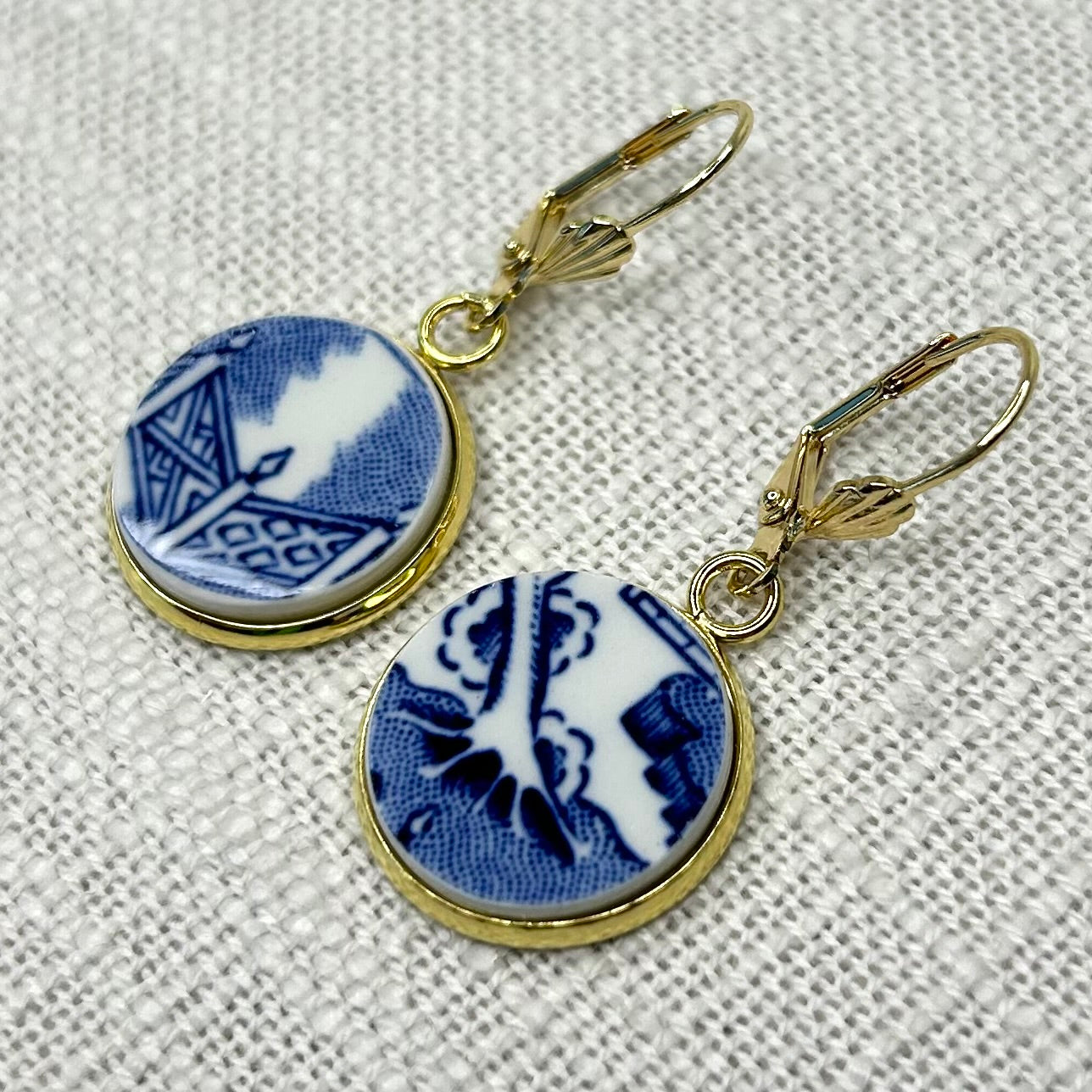 1960/70’s Churchill ‘Blue Willow’ Leverback Dangly Earrings Y