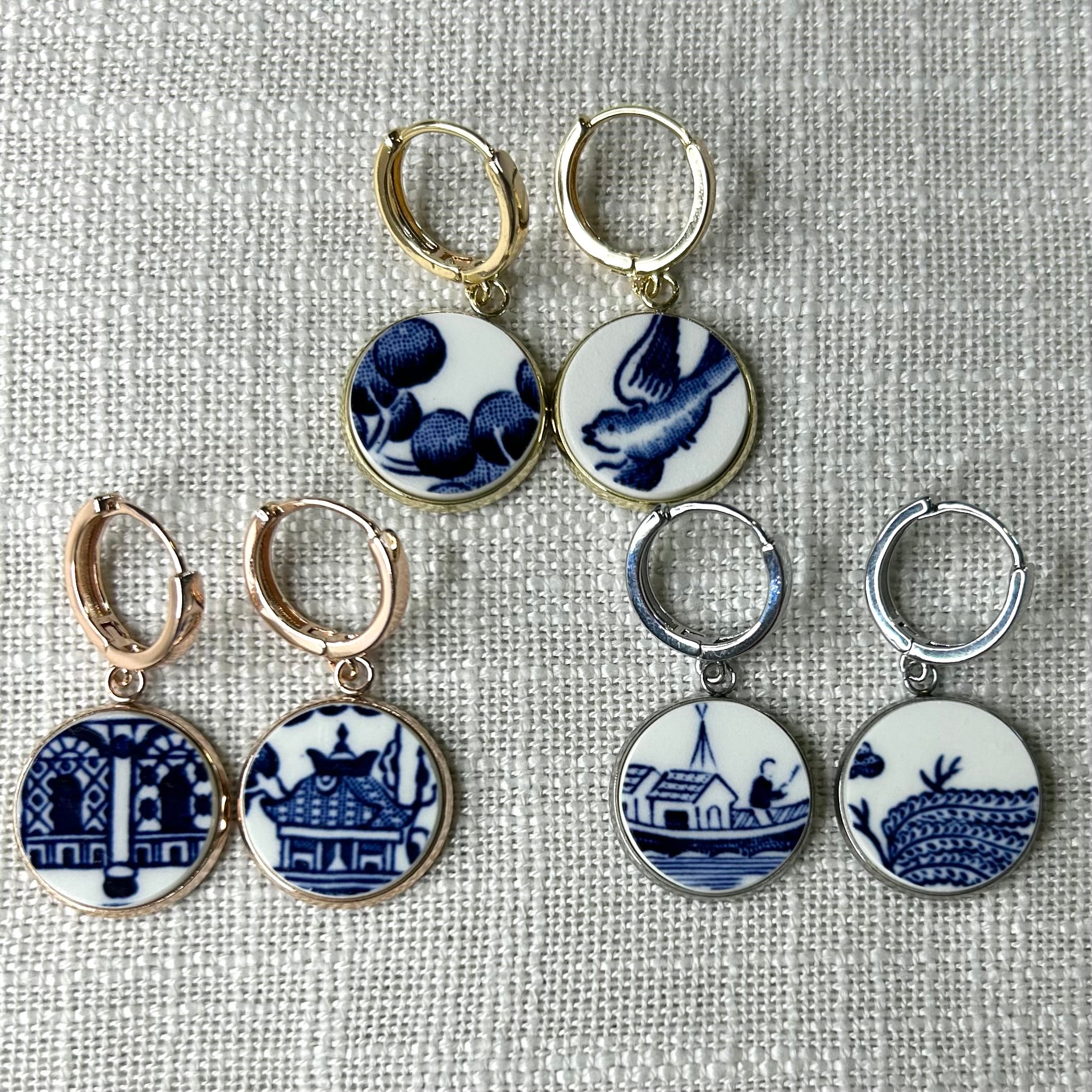 1960/70’s Churchill Blue Willow Huggies Dangly Earrings S