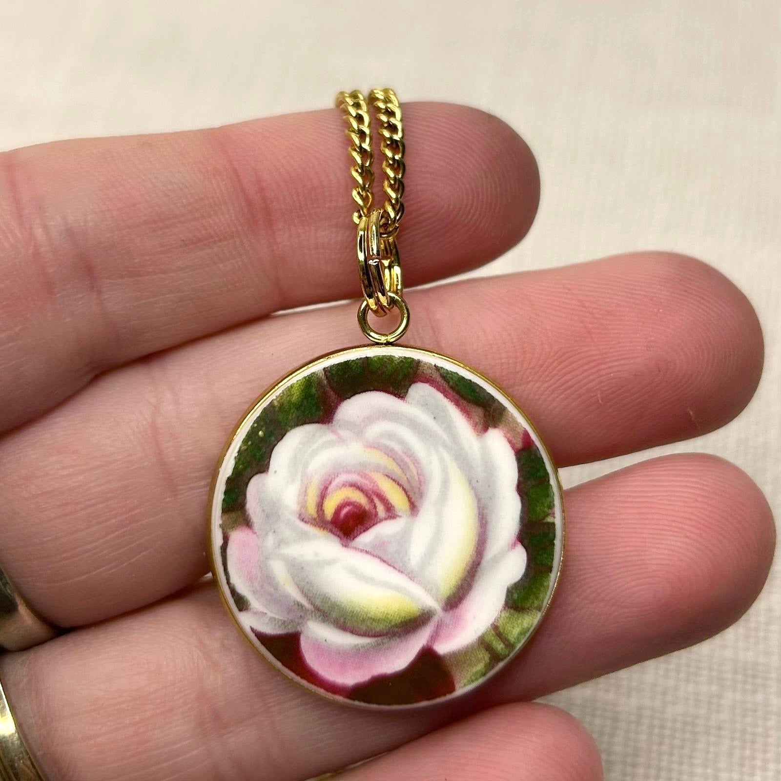 1969-2001 Royal Albert ‘Celebration’ Pendant Necklace Y