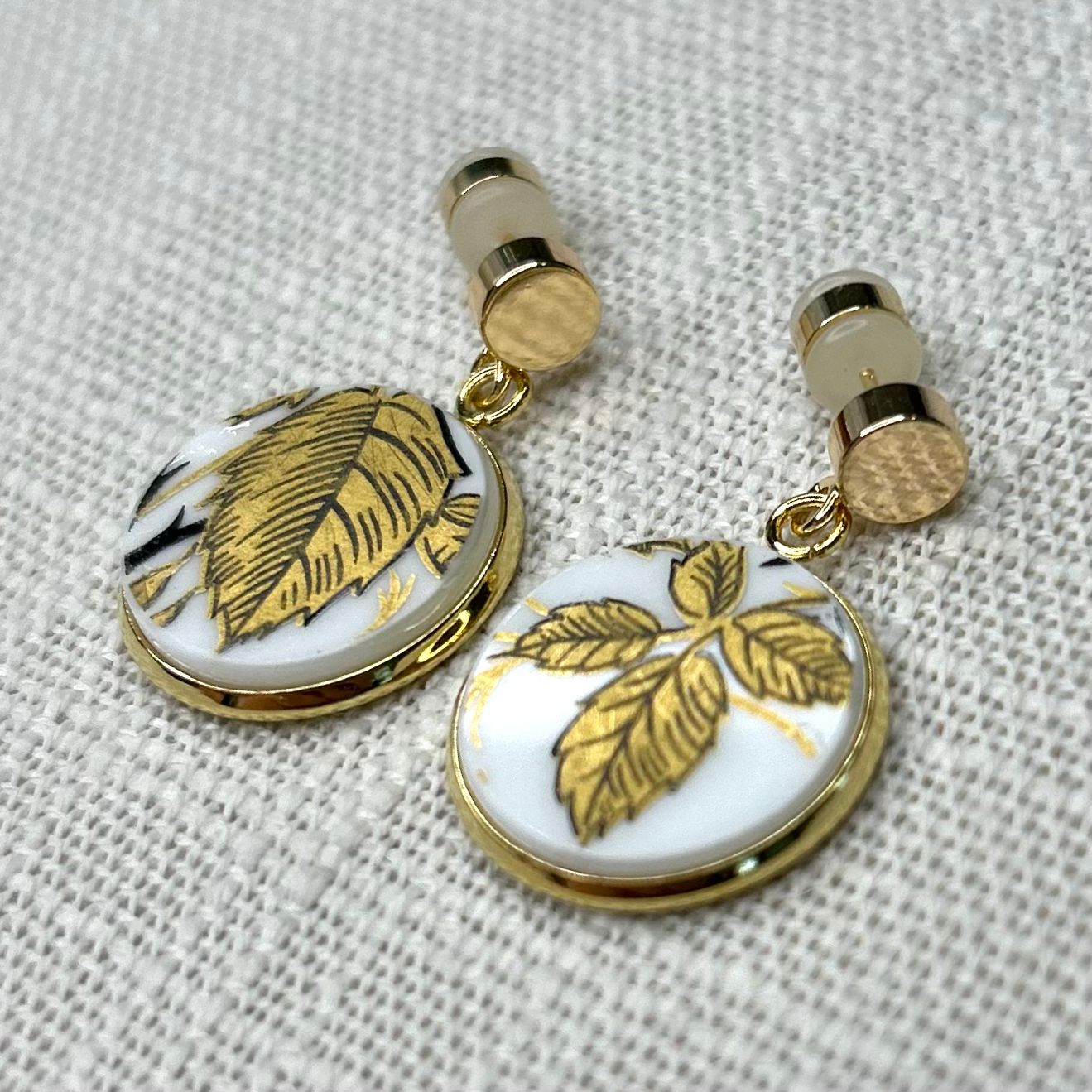 1960’s Elizabethan China Stud Dangly Earrings YM