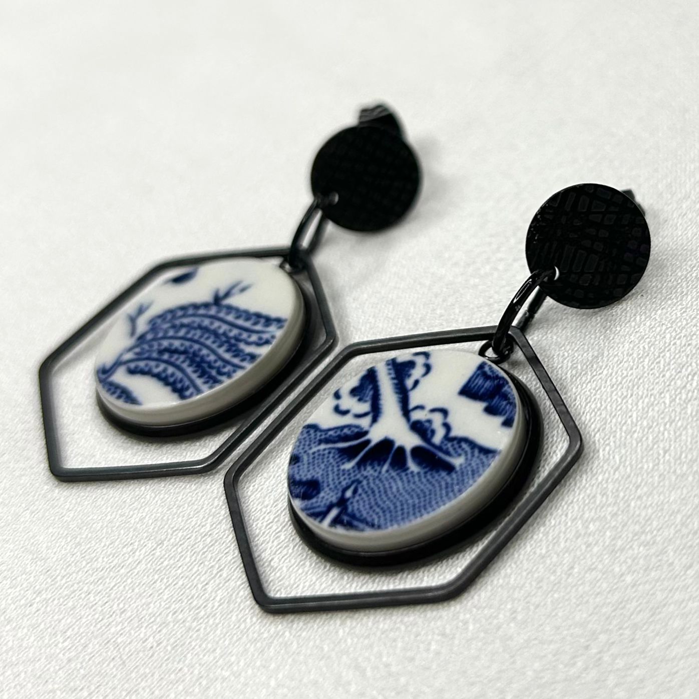 1960’s Churchill ‘Blue Willow’ Stud Dangly Earrings BM
