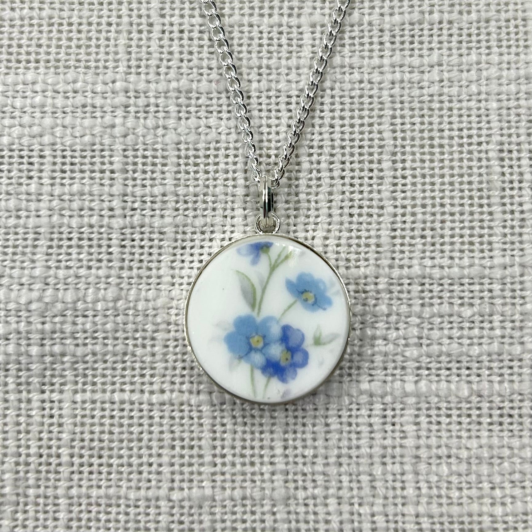 1965 Royal Albert ‘Memory Lane’ Sterling Silver Pendant Necklace