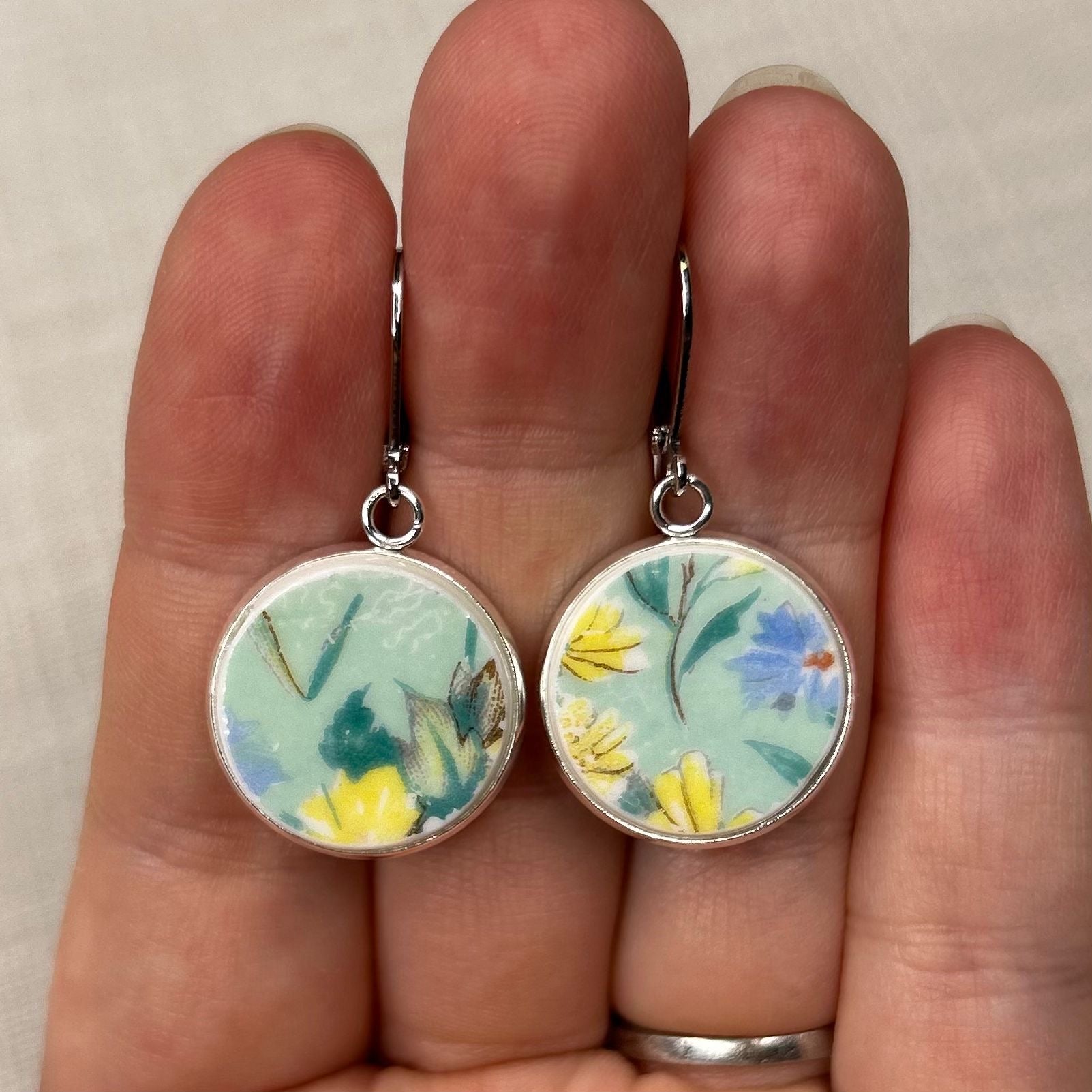 1935-45 Shelley ‘Melody’ Leverback Dangly Earrings SM