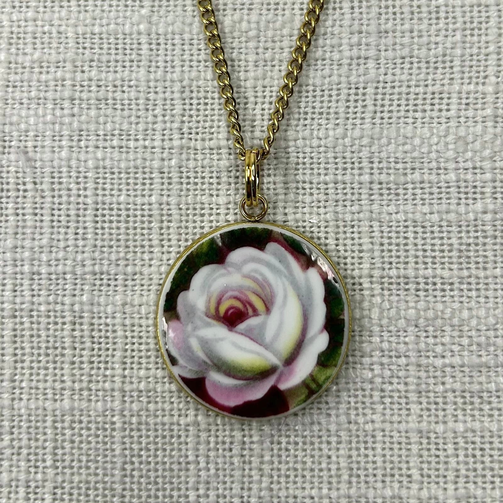 1969-2001 Royal Albert ‘Celebration’ Pendant Necklace Y