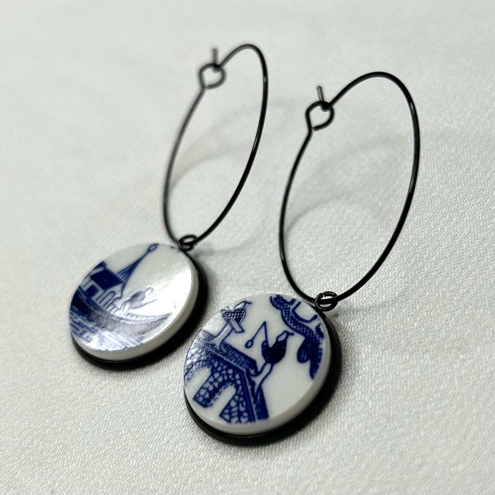 1960’s Churchill ‘Blue Willow’ Hoops Dangly Earrings BM