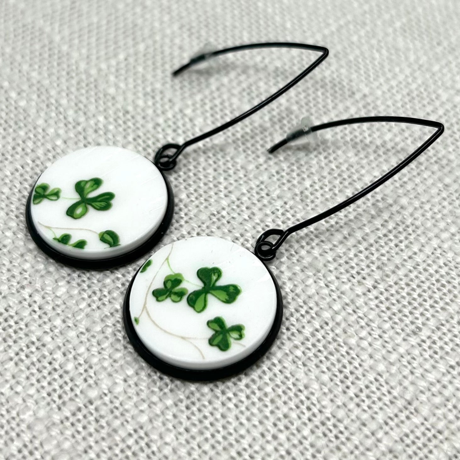 1980’s Elizabethan China Shamrock Clover Hooks Dangly Earrings B