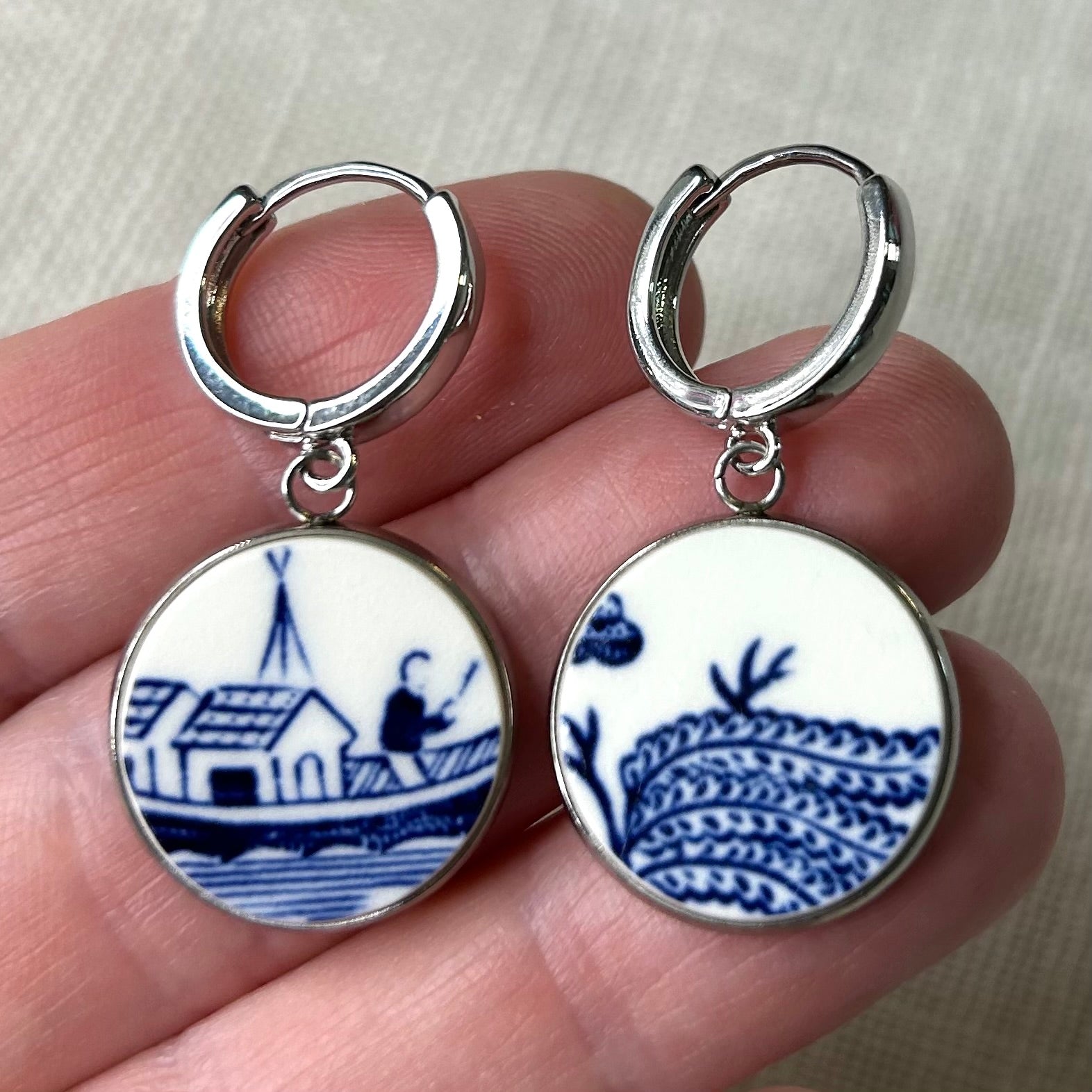 1960/70’s Churchill Blue Willow Huggies Dangly Earrings S