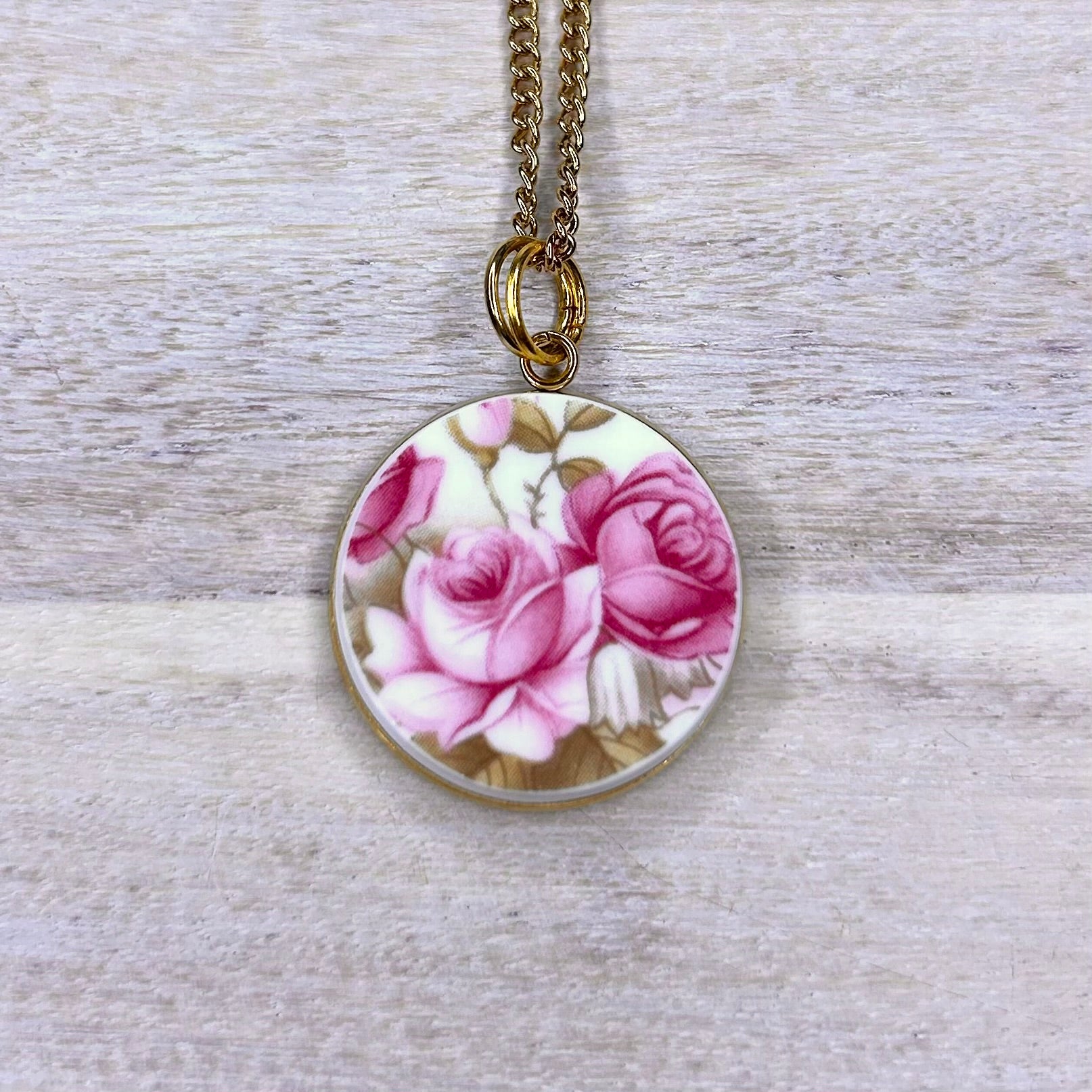 1950’s Queen Anne ‘Rose Garden’ Pendant Necklace Y