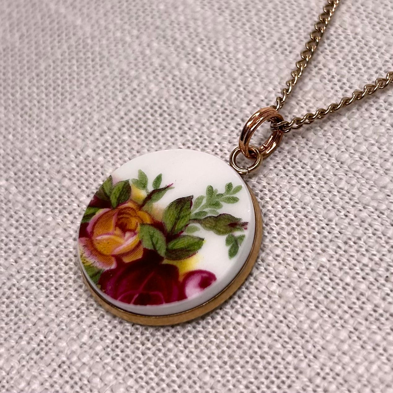 1962 Royal Albert ‘Old Country Roses’ Pendant Necklace R
